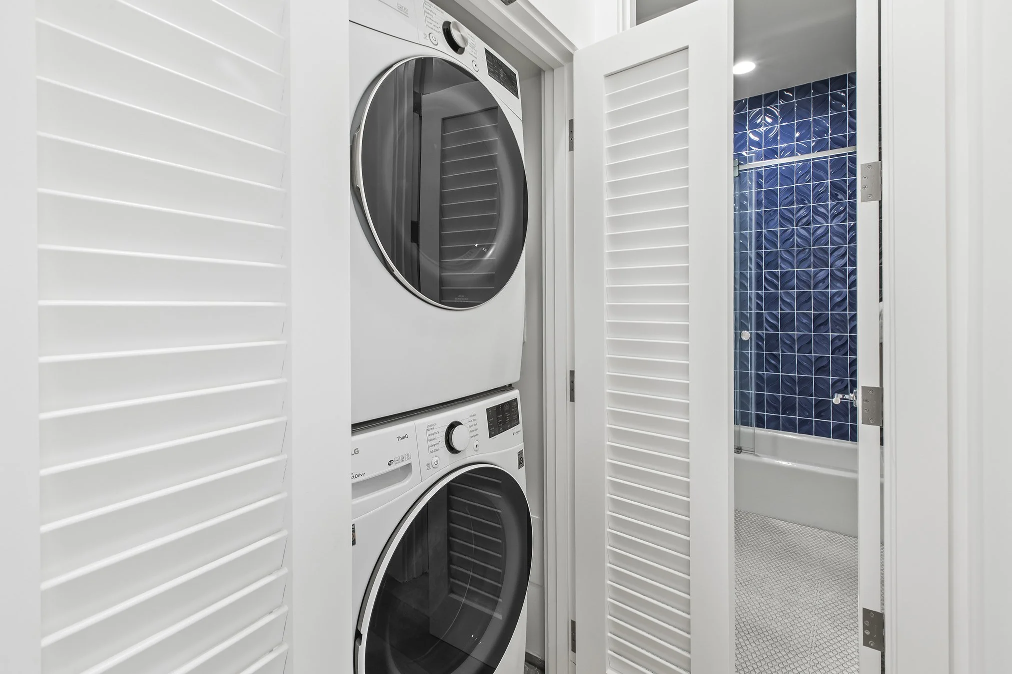 2703_21st Laundry.jpg
