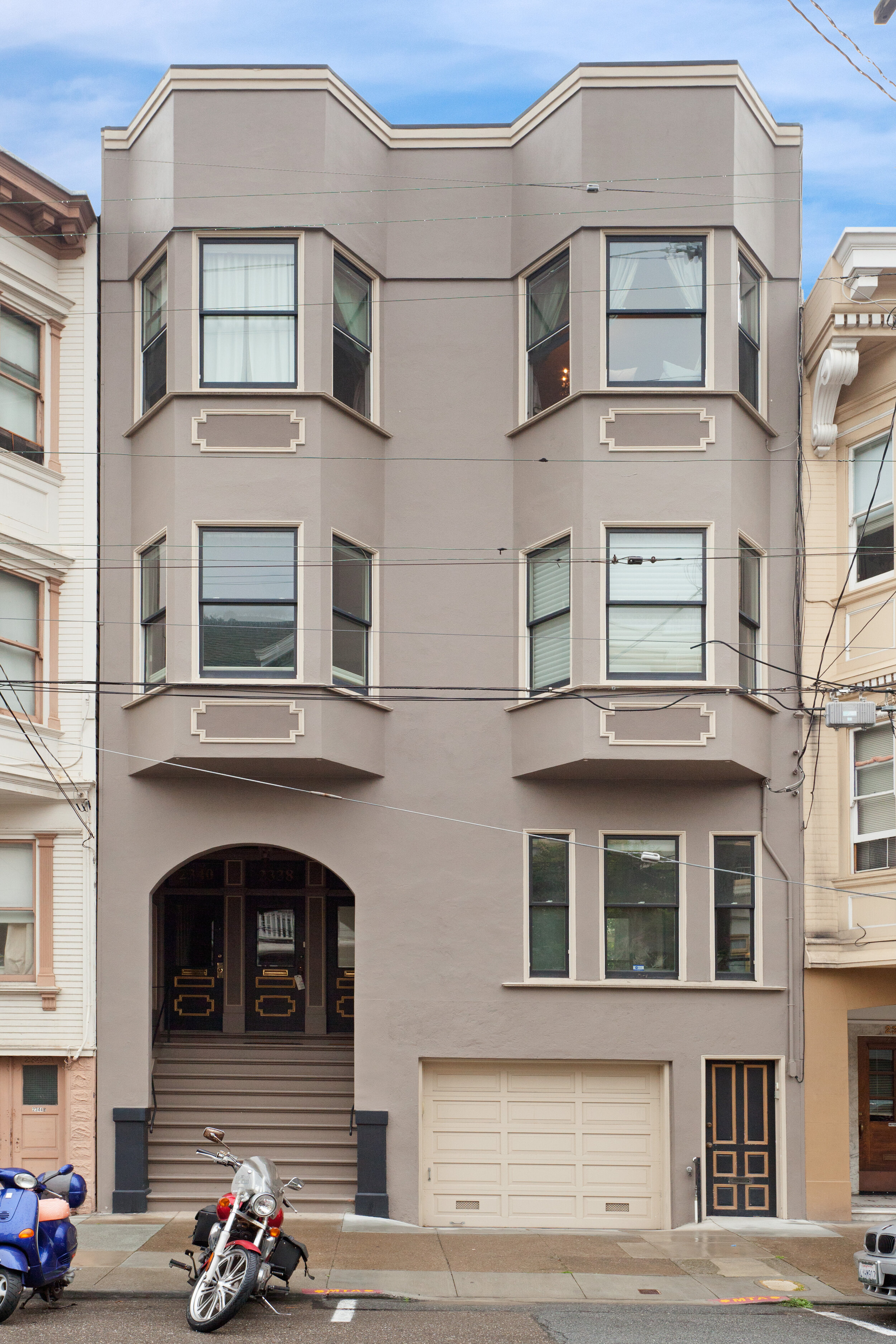 2338Jones ext.jpg