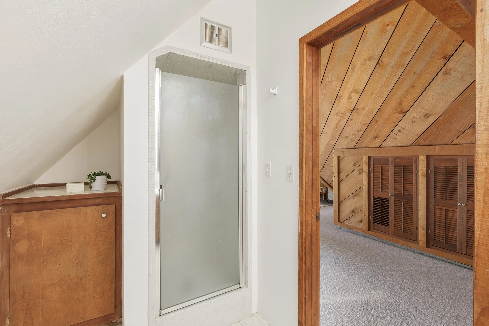 228_32nd 3Bath2.jpg
