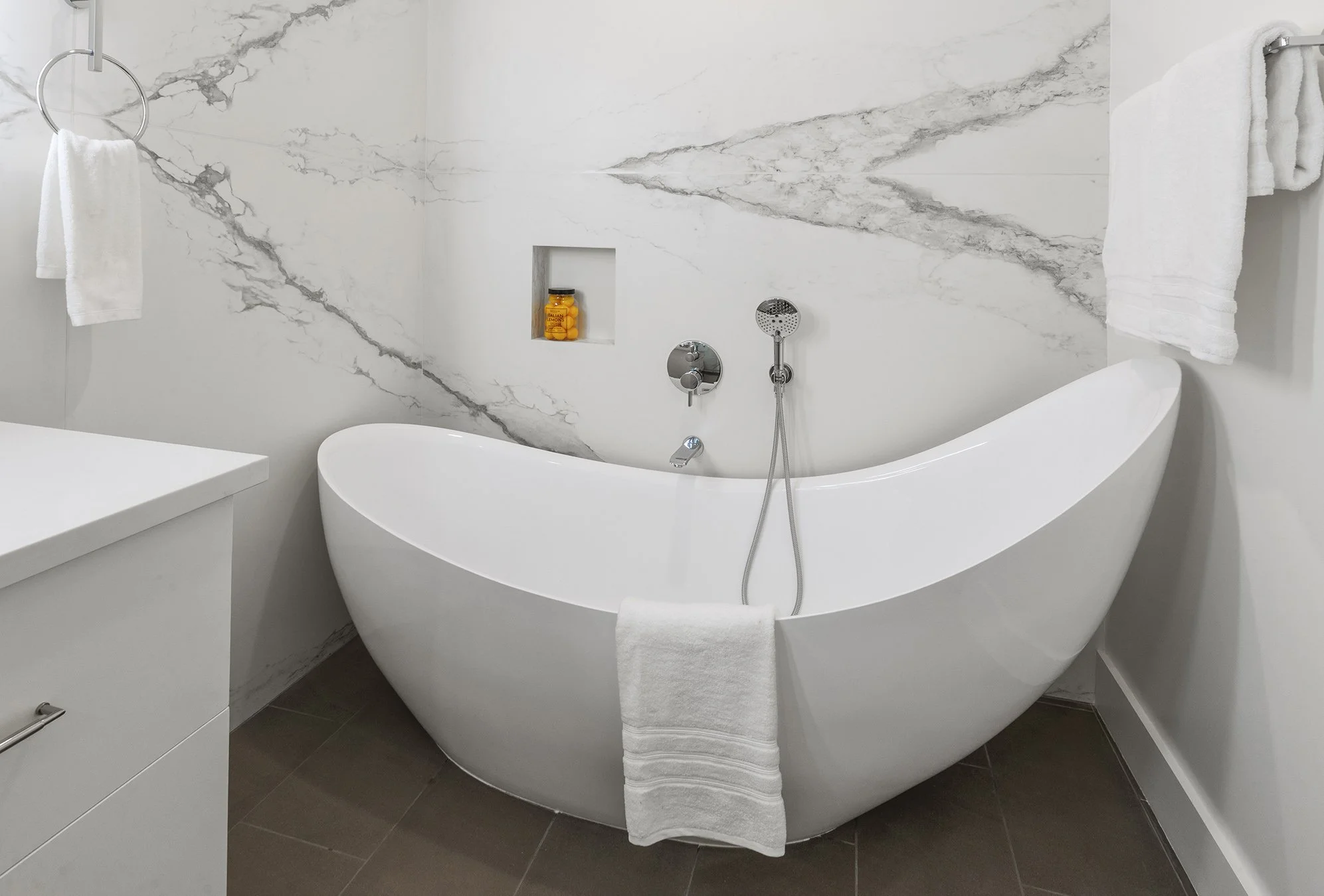 2703_21st 1BathTub.jpg