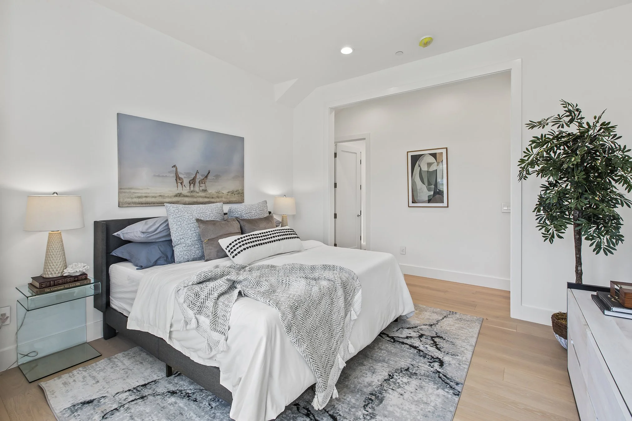 2703_21st 2BR3.jpg