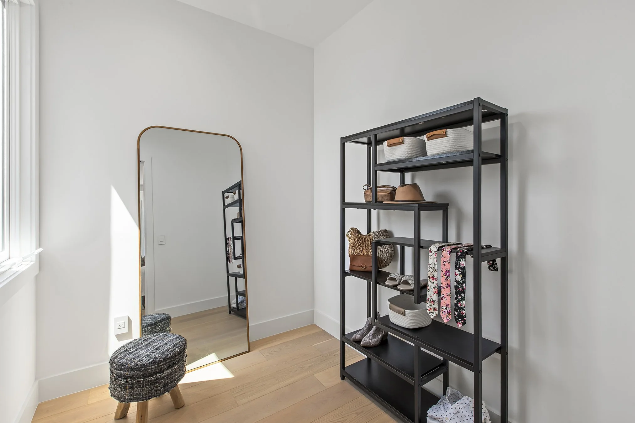 2703_21st Closet2.jpg