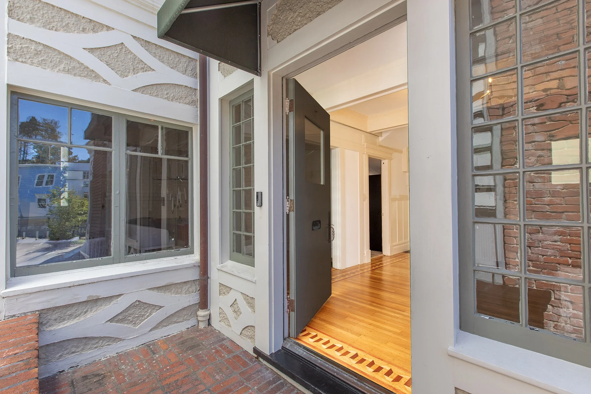 228_32nd Porch2.jpg