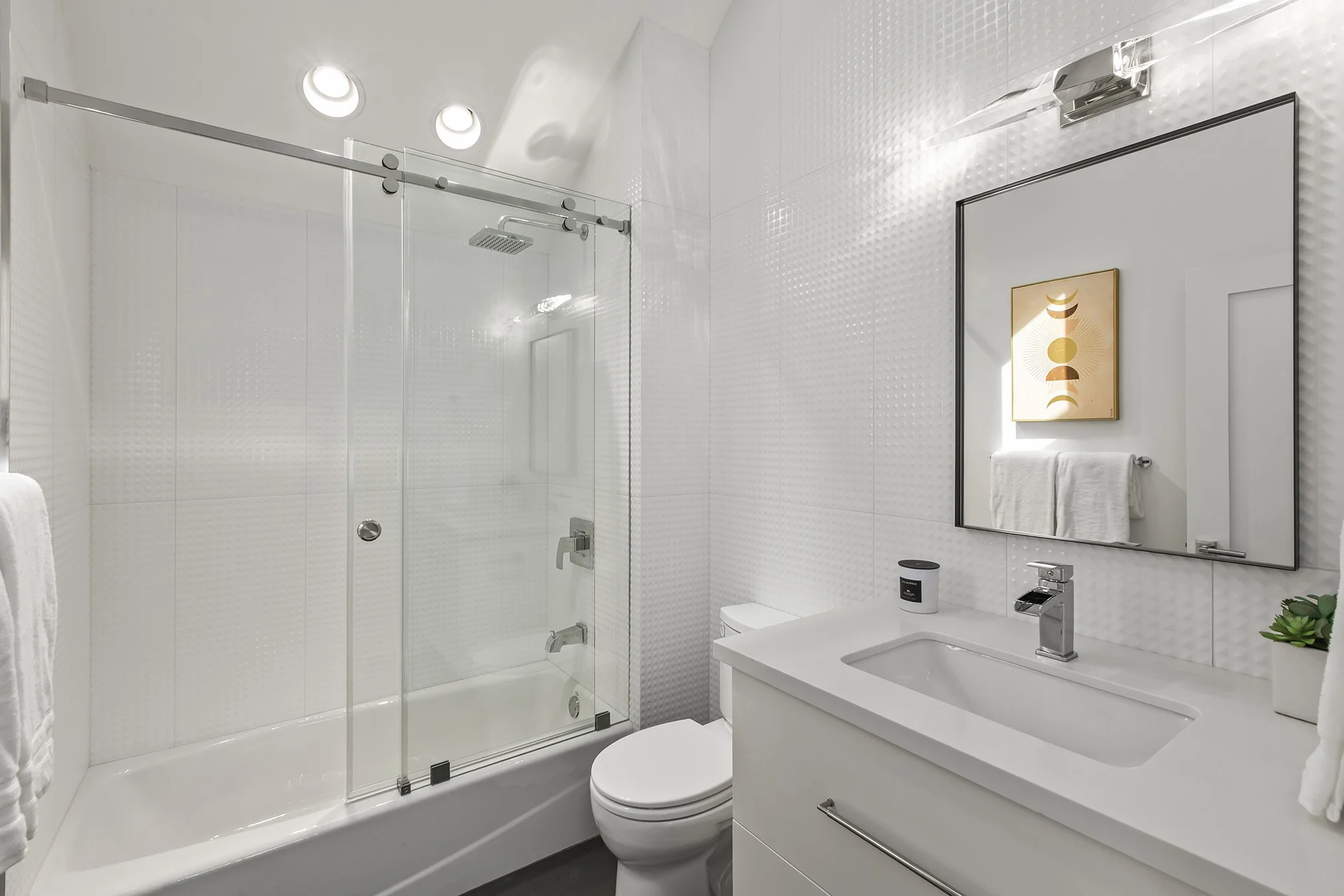 2703_21st 2Bath.jpg