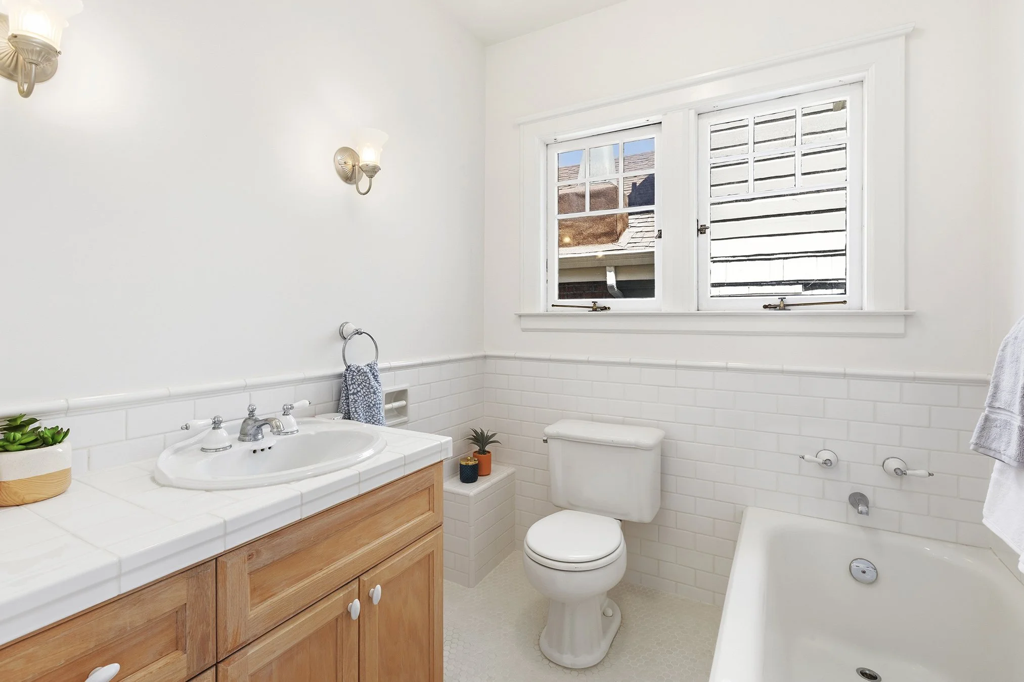 228_32nd 2Bath.jpg
