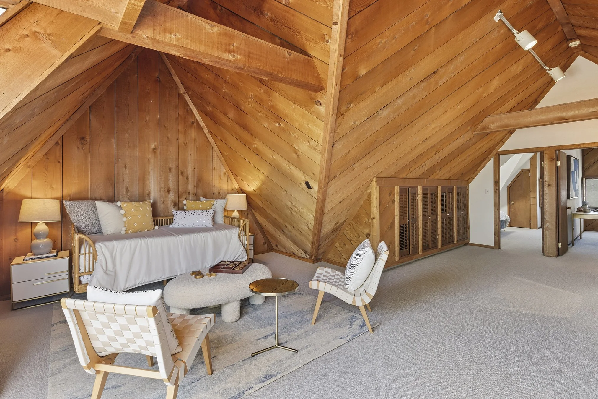 228_32nd Attic6.jpg