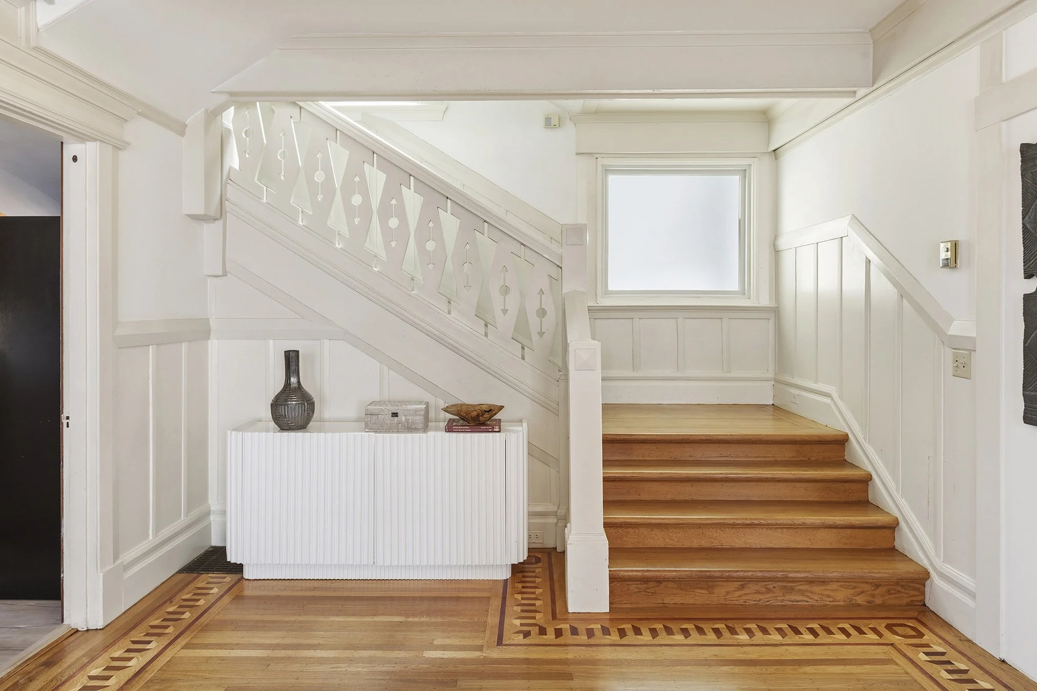 228_32nd Foyer3.jpg