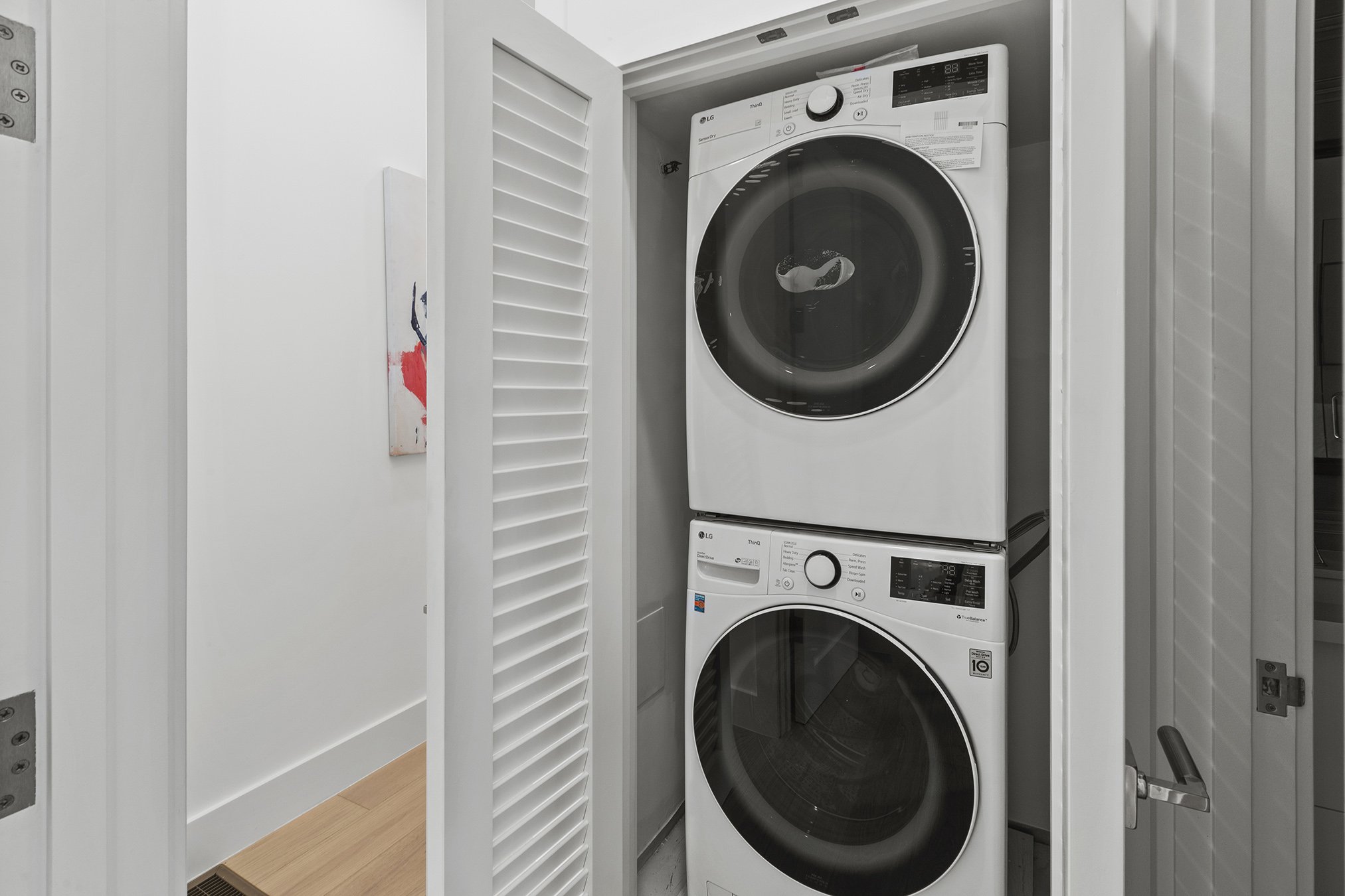 900York1 Laundry.jpg