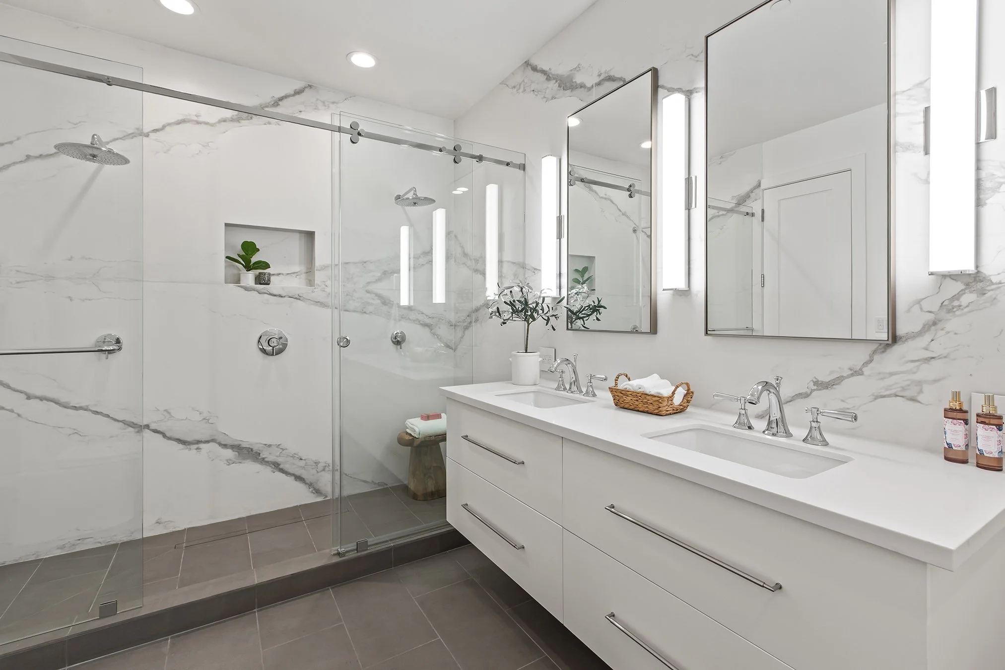 2703_21st 1Bath2.jpg