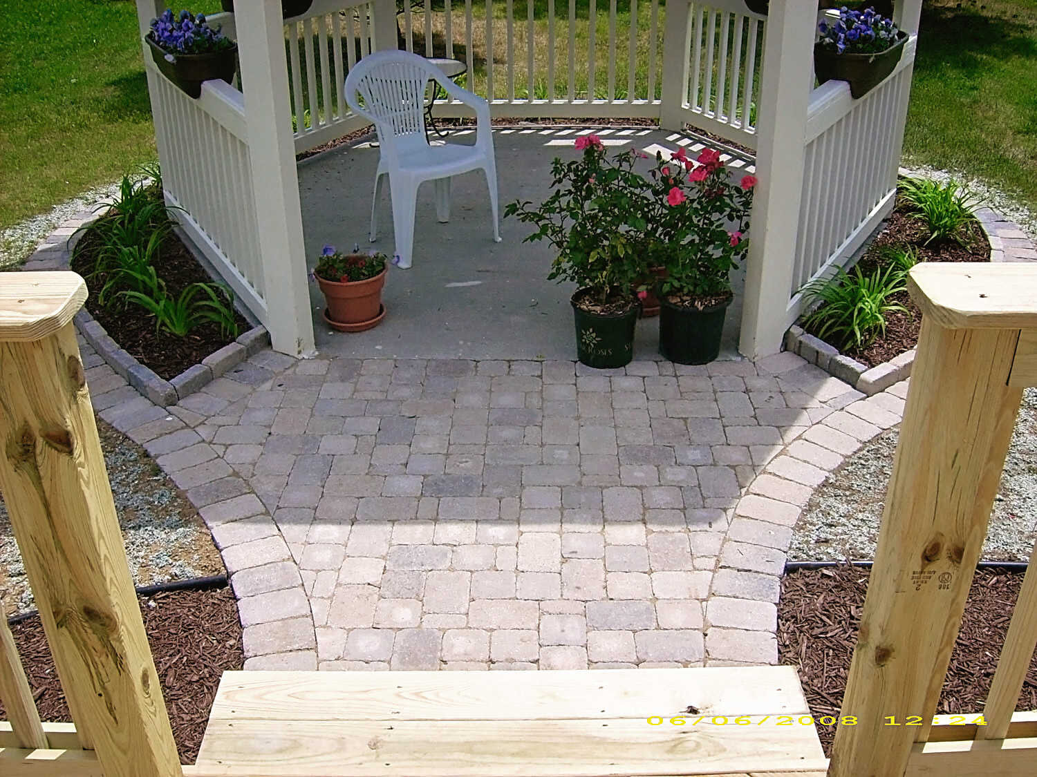  patio with arbor, mulch and rockscaping. Davison MI landscaper | H&amp;M Landscaping 
