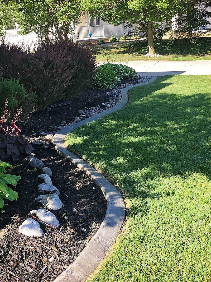  garden bed with mulch, rocks and shrubs with landscape bed edging | H&amp;M Landscaping 