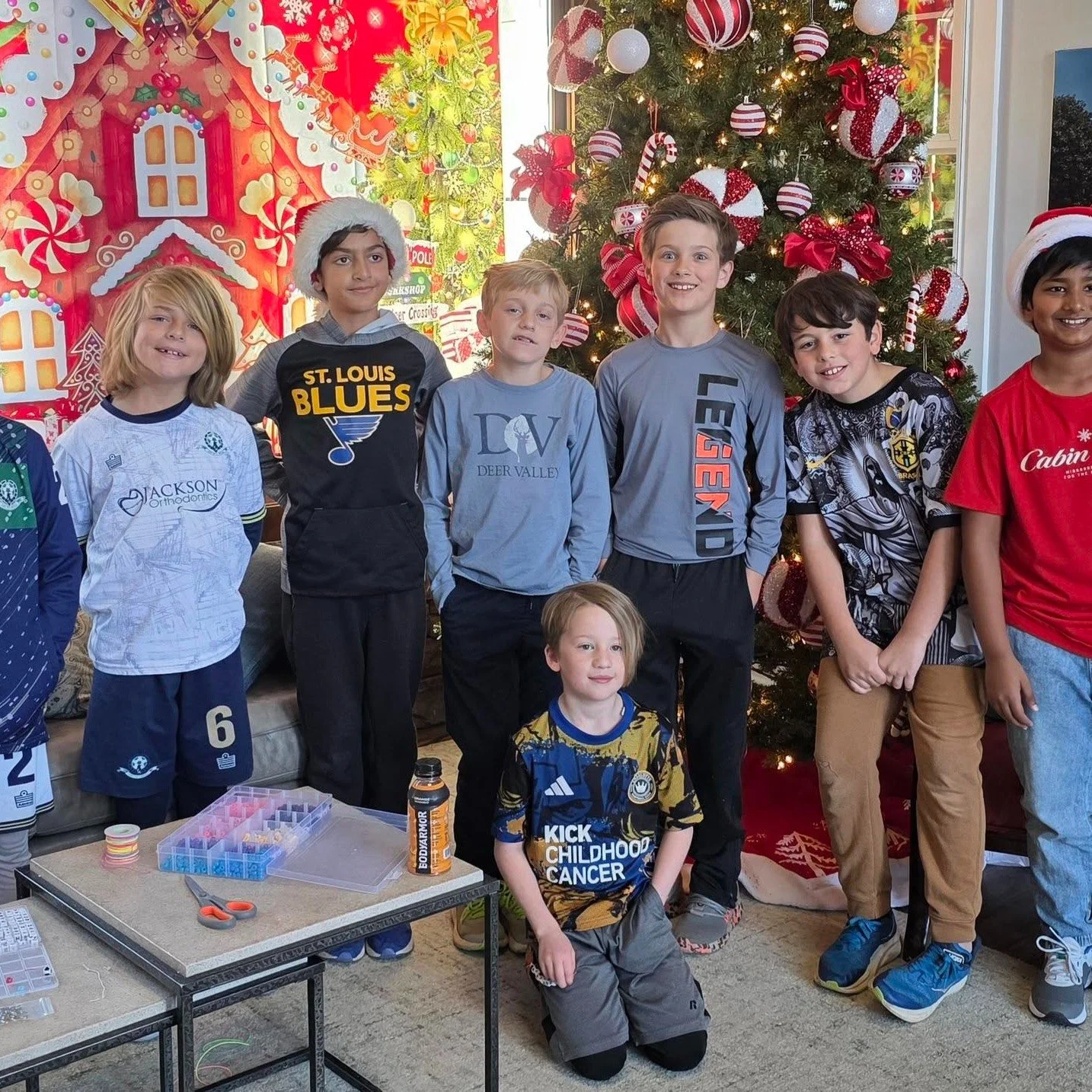 We love watching kids serving kids! Thank you to @fortmillunitedfc for your thoughtful and generous donations and notes of encouragement! 🩵⚽