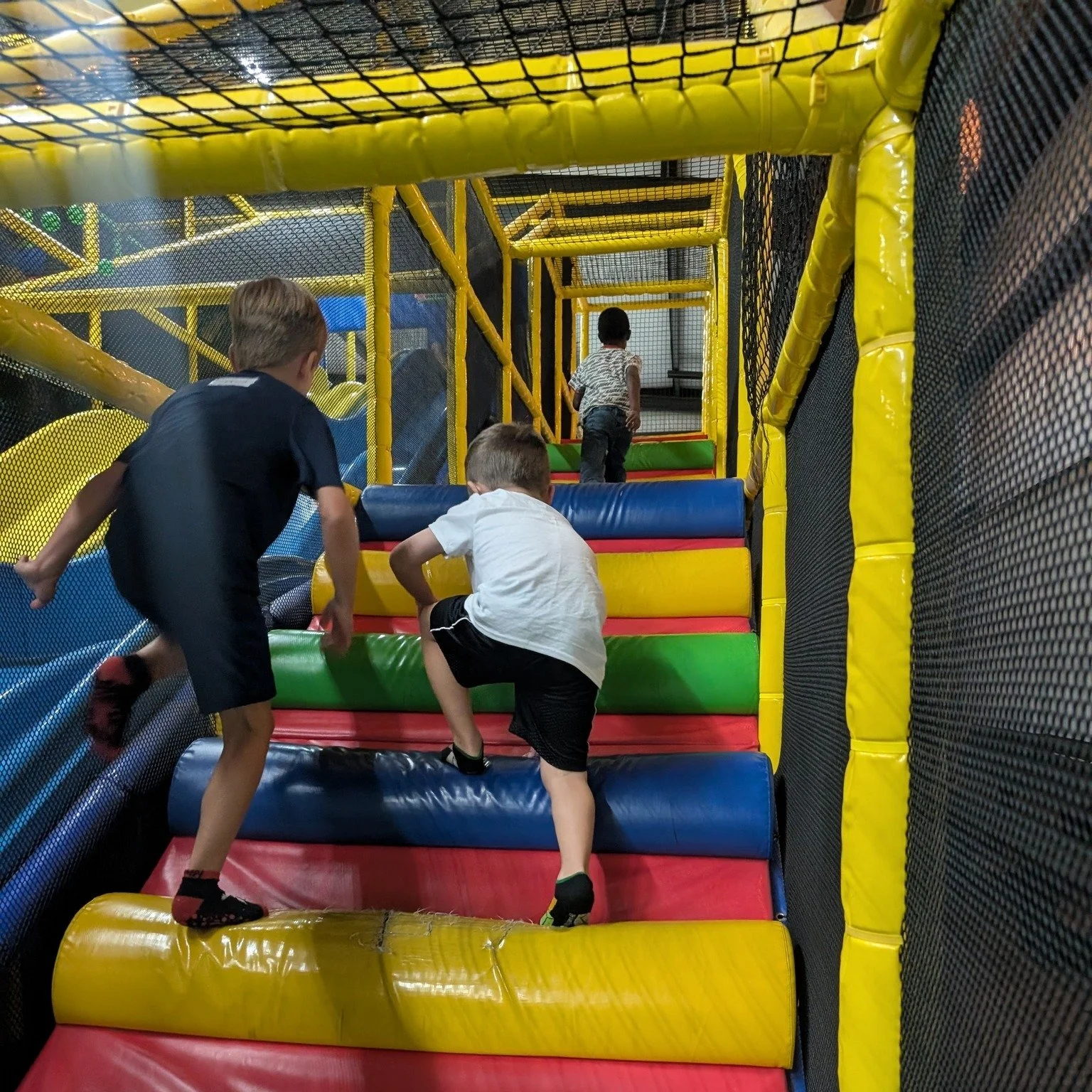 We had a great time at our indoor playdate! It was great to get out of the heat and meet new friends 😎☀