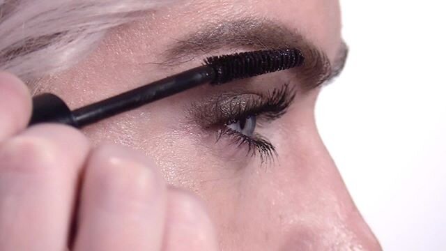 Welcome to the lashes module!

This module I talk about mascara!

Brands and formulas I love.

Tips and tricks for a beautiful application.

And a quick talk through on false lashes! .
.

Bonus goodies when you purchase a video, you get a list of all