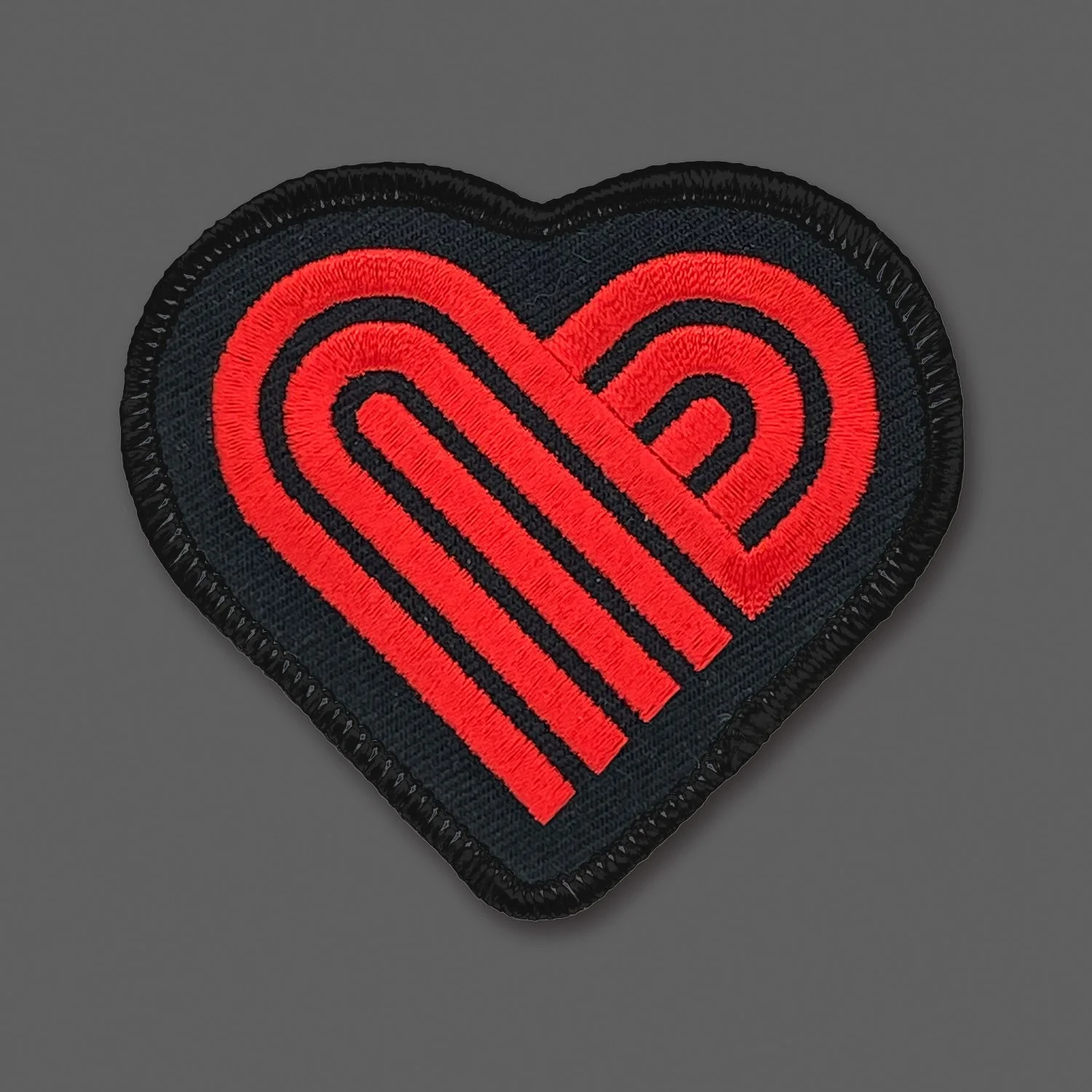 ddc-153_thick_lines_heart_black_red_black_patch.jpg