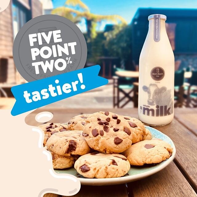 MILK &amp; COOKIES... ..and how on Earth could you have one without the other! Nothing beats dunking a cookie in a glass of Aunt Jean's whole milk. 
Go on, then 😉: auntjeans.co.nz/recipes
.
.
.
#auntjeansdairy #a2milk #milk #newzealandmilk #nelson #