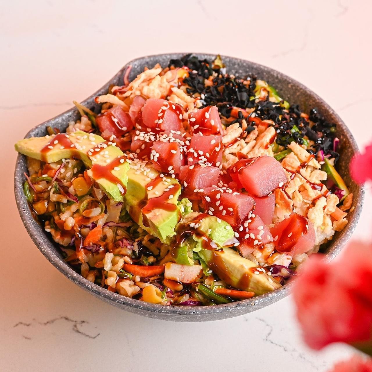 Dive into a sea of flavor with our Cali style tuna poke bowl! 🐟 Fresh, vibrant, and oh-so-satisfying. Come taste the ocean at @juiceus_ ! 🌊🥢 

Order now through @juiceus_ app! Link in bio.

#rgv #rgvfood #area956 #instahealthy #juice #healthylifes