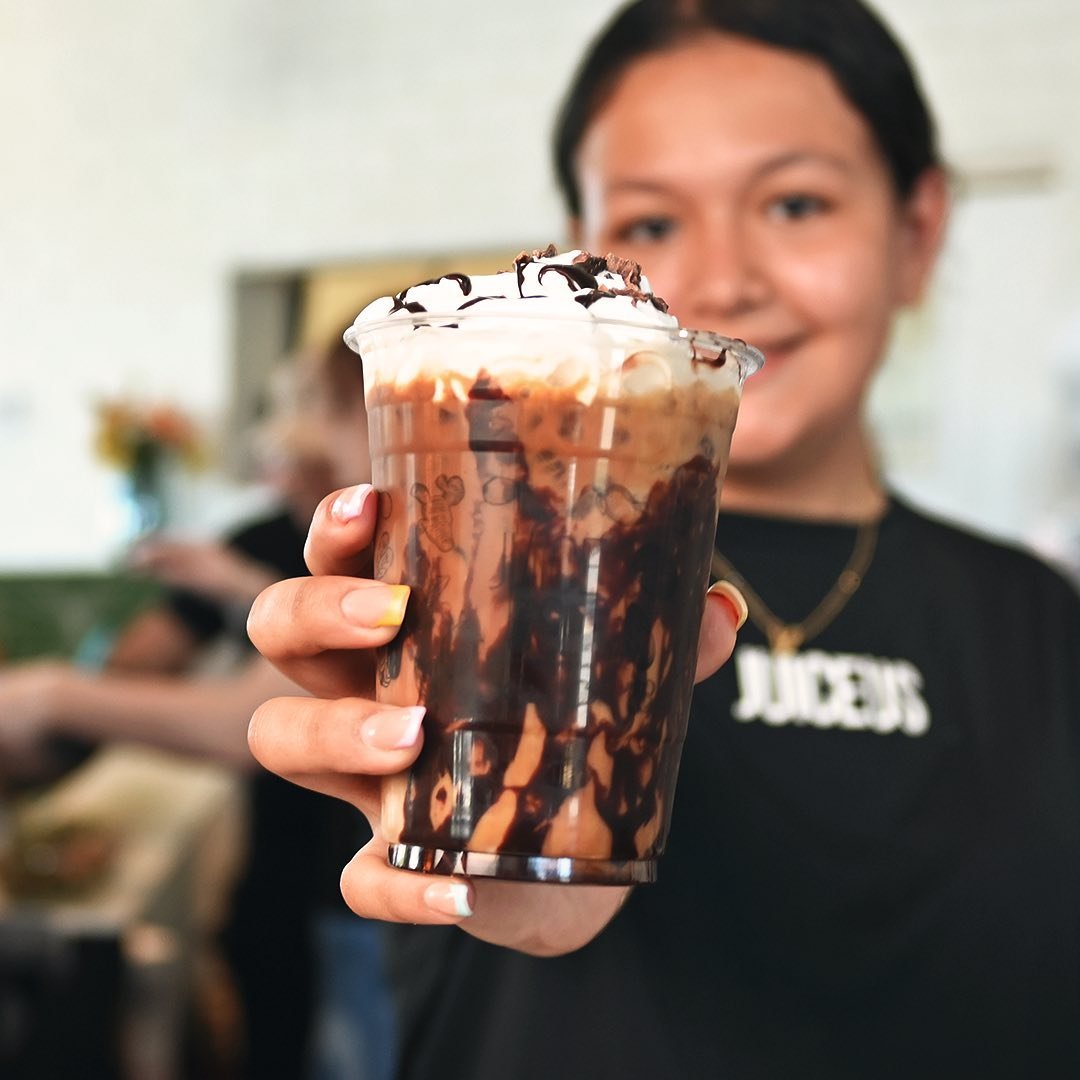 Any time is a good time for coffee! 🫰🏻🤎️ Start your day right or treat yourself to a pick-me-up at Juiceus.😋

Order now through&nbsp;@juiceus_&nbsp;app! Link in bio. 

#rgv&nbsp;#rgvfood&nbsp;#area956&nbsp;#instahealthy&nbsp;#juice&nbsp;#healthyl