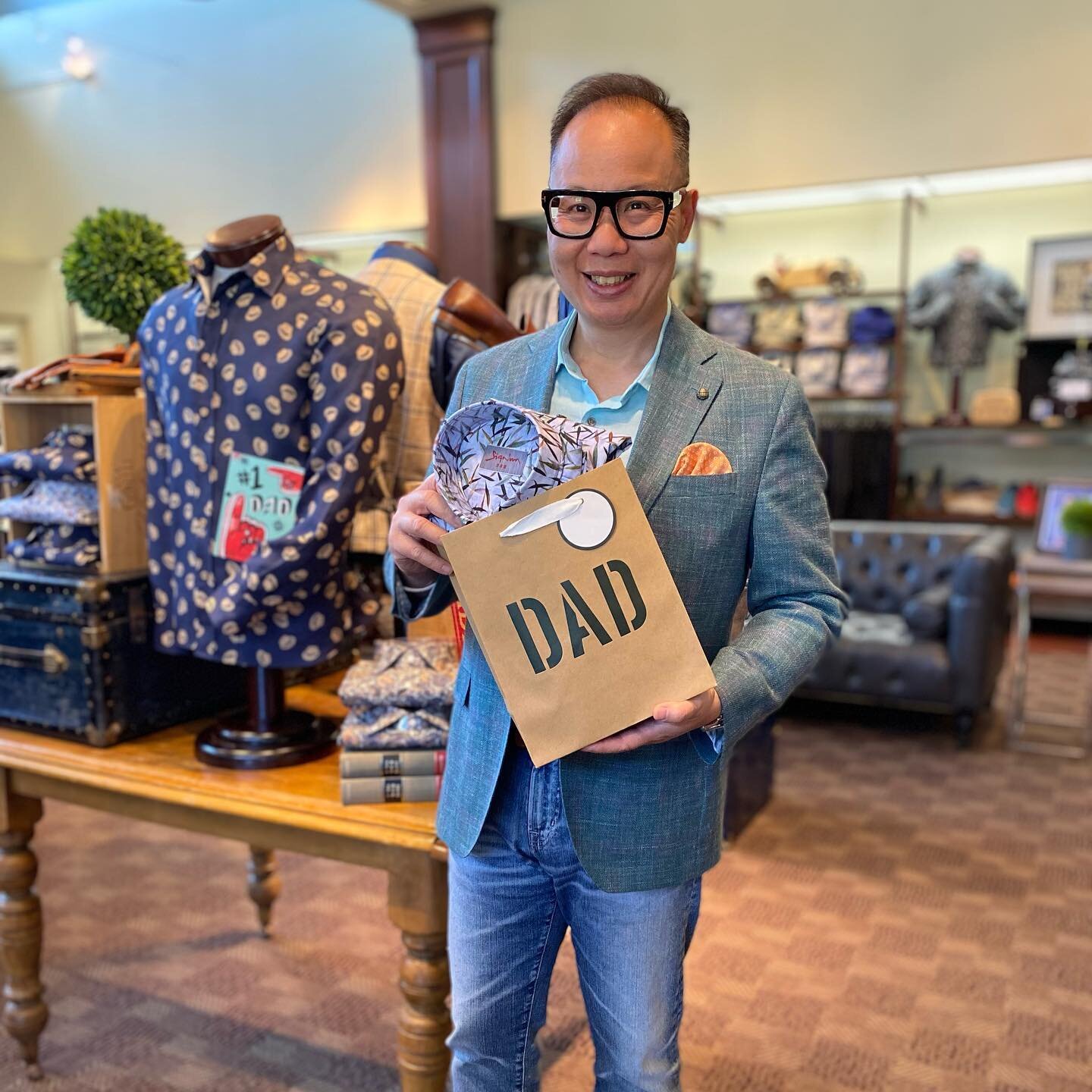 The staff ran around picking some of their picks for #FathersDay 
Ken picked a great shirt from Signum. ➡️
Mark thought it was a good idea to protect yourself from the sun and chose a colourful fun chapeau from #magillhats ☀️➡️
Christine thought the 