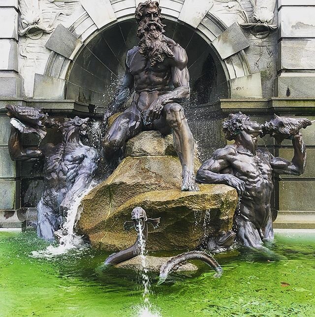 A very sassy deleted scene of King Triton from the The Little Mermaid or a fountain in front of The Library of Congress? 🧜🏼&zwj;♂️