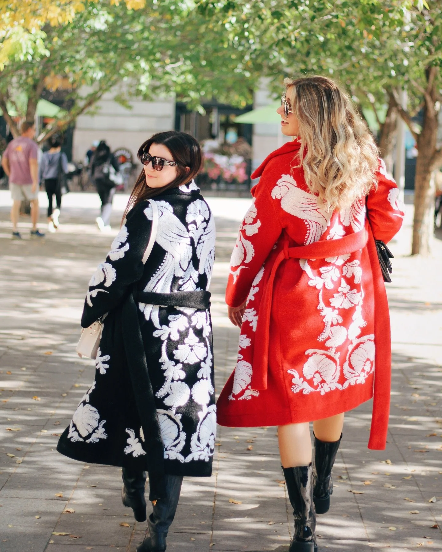 Want to step out of your style comfort zone? Add a statement layer!  This is the perfect coat to wear through these upcoming colder months! Kelsey and Abby style a matching moment in @farmrio
