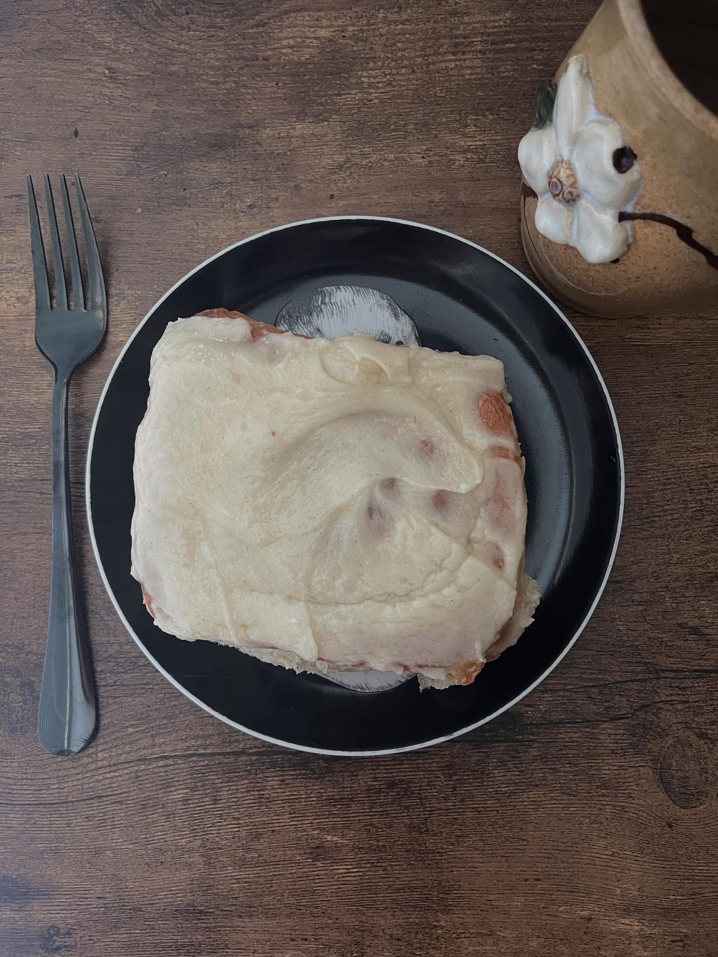 I&rsquo;m so smart for snagging a brioche cinnamon roll before market yesterday! Two cups of Heart Of Darkness Coffee (light roast Costa Rica and Burundi) helped make my Sunday especially sweet!