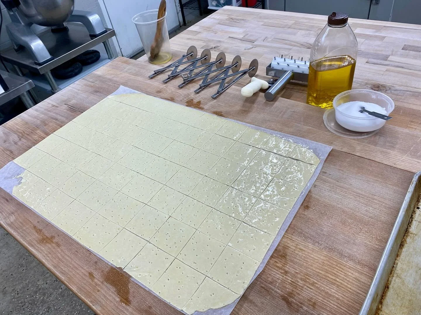Who knew our crackers would be THE THING everyone really loves about Sour Bakery?!? When we first moved here, my partners uncle said a few silly things and something I thought was silly at the time was: just do the crackers! 

These very unique tasty