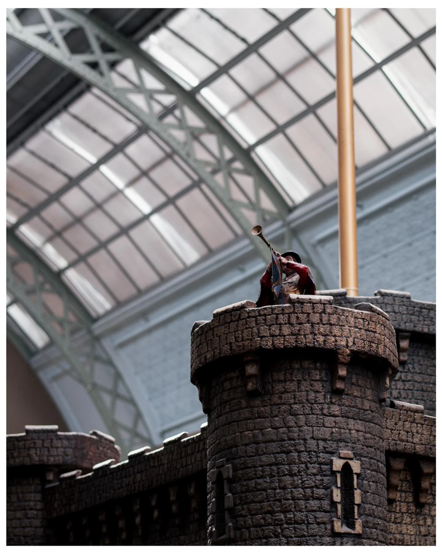 🎺 A quiet signal from above
#SydneyStreetPhotography
#SydneyStreets
#SydneyUrban
#SydneyMoments
#StreetPhotographyAustralia