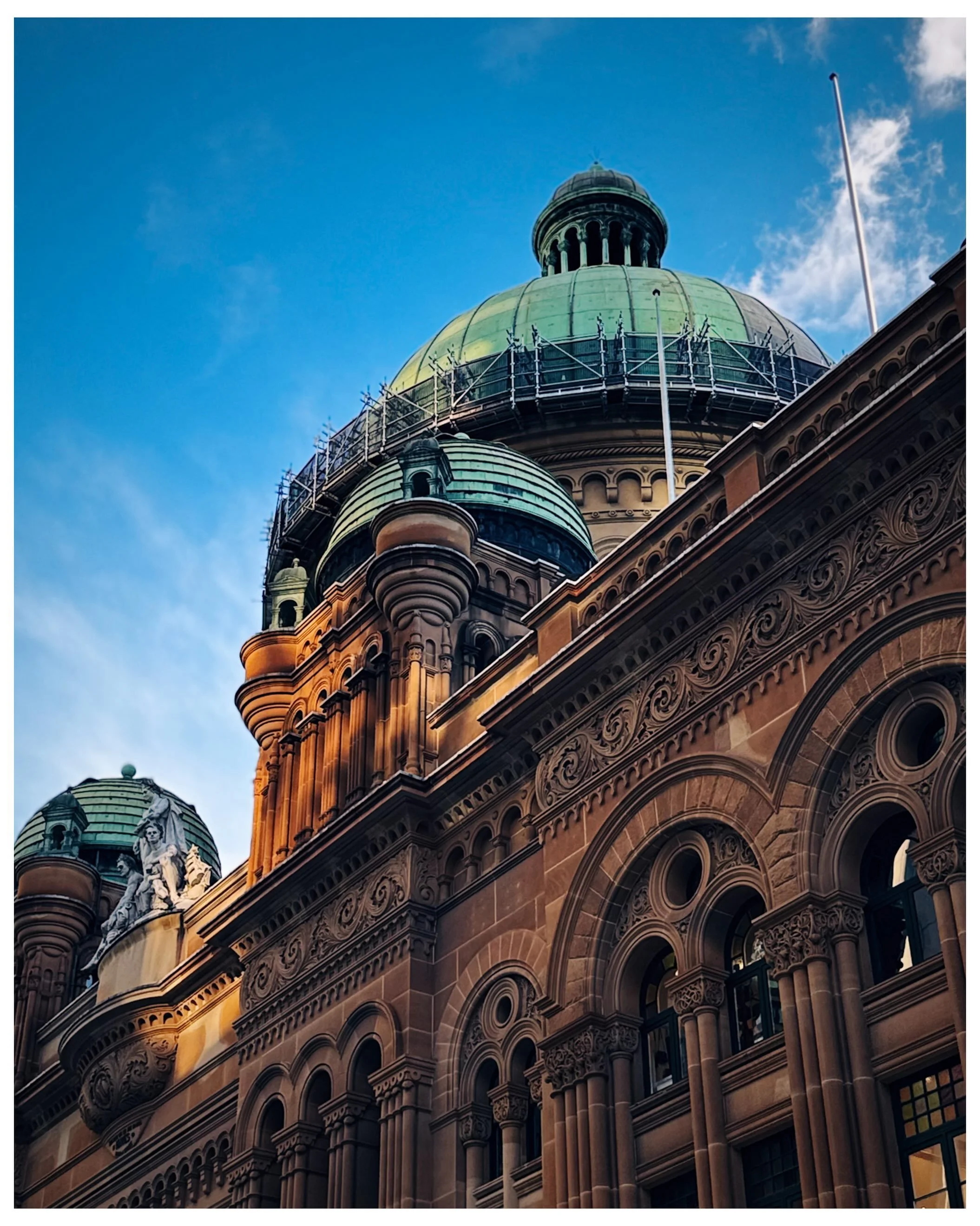 Architecture has a way of reminding us that great design never goes out of style.

#Sydney #ArchitecturePhotography #CityDetails #UrbanPhotography #Cityscape