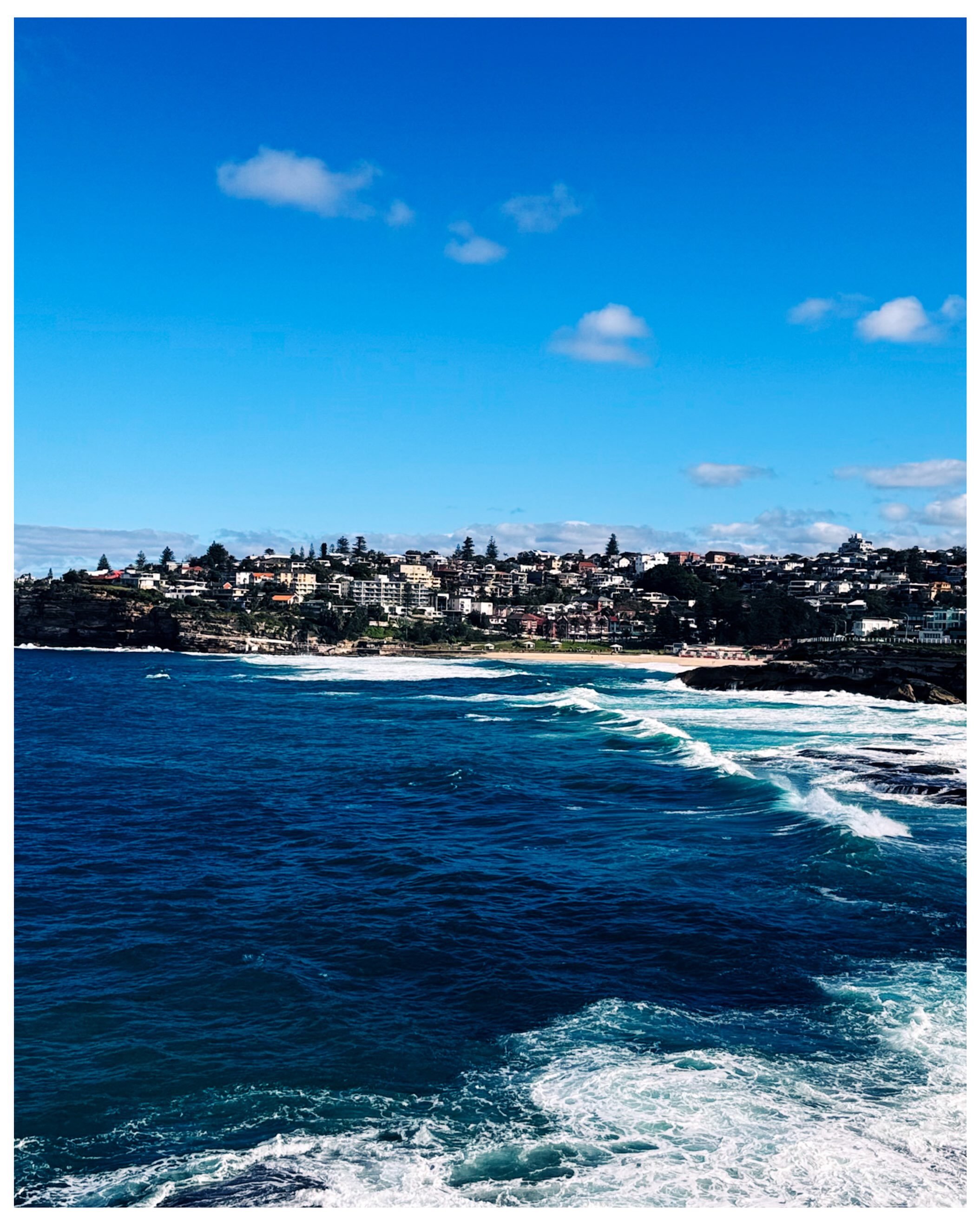 Between the waves and the skyline, Sydney always finds a way to slow everything down. Some moments don&rsquo;t need words&mdash;they just need a little light.

#Sydney #SydneyHarbour #CityscapePhotography #NikonPhotography #beach