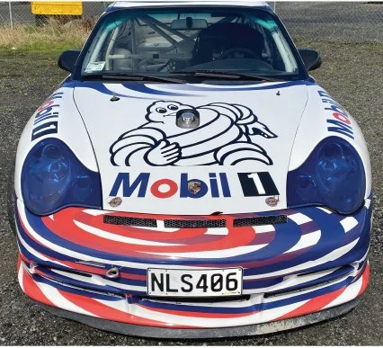 Blue and red spiral porsche wrap