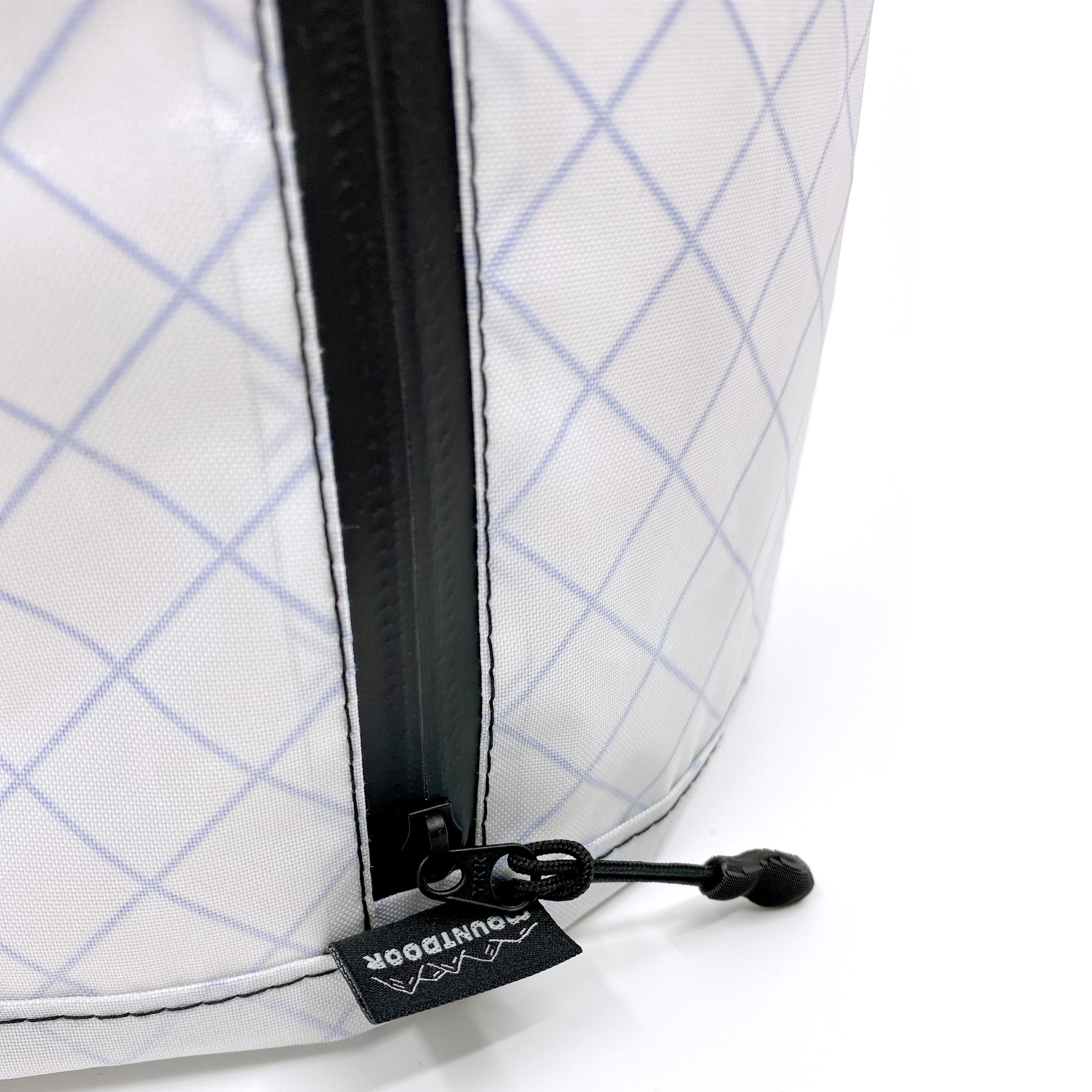 YM Multi-use Case_Diamond White_zip.jpg