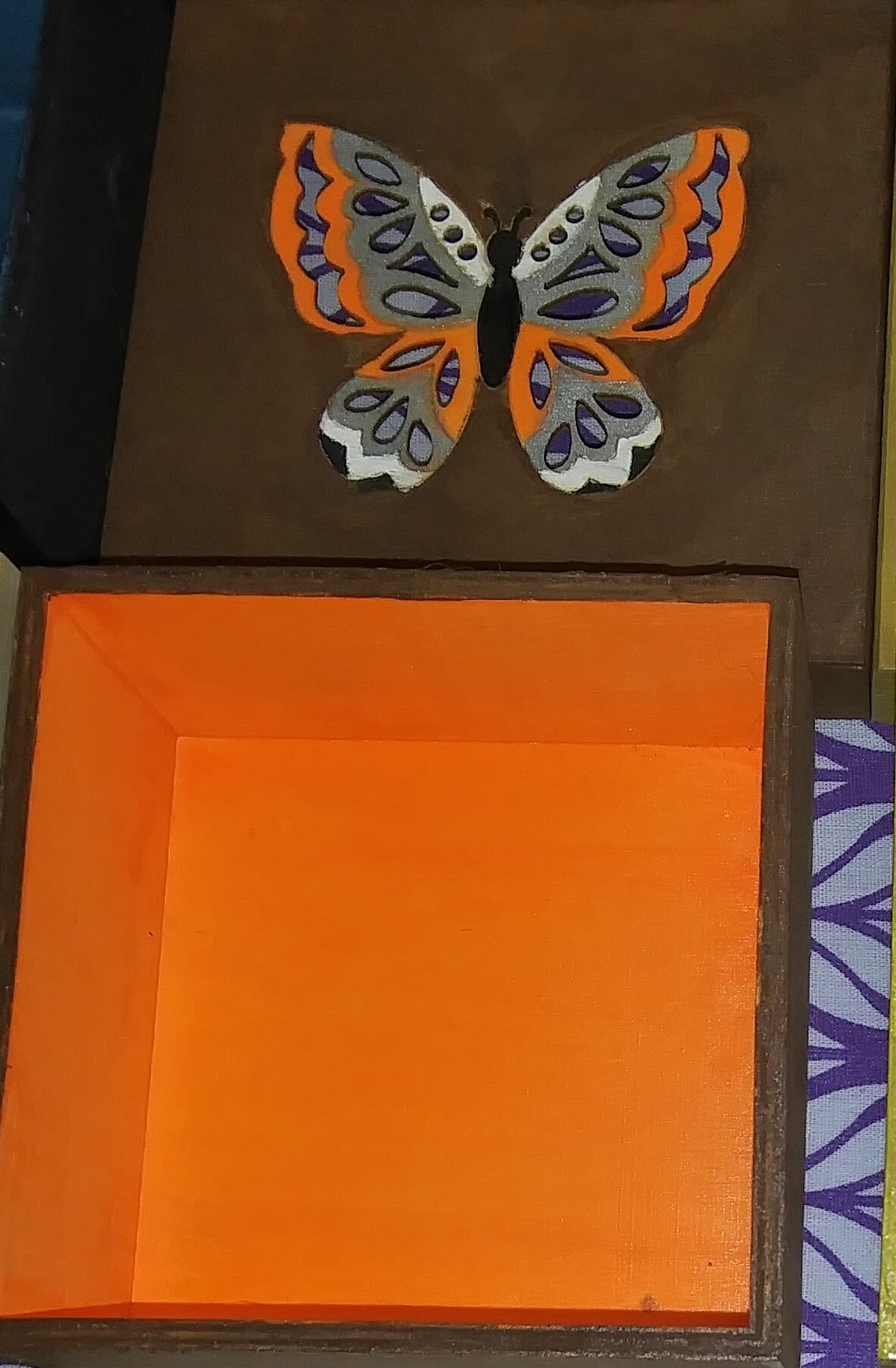 Orange Butterfly Box  txt 011-2020