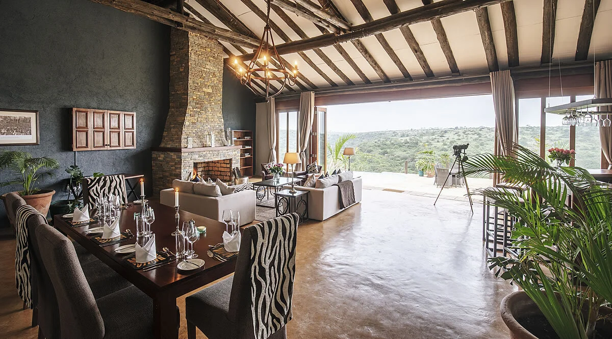 The+Emakoko+-+Private+house+sitting+area+and+fireplace.jpg