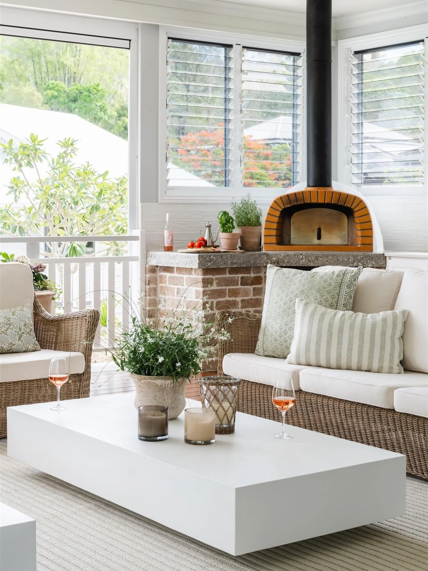 The final weeks of the year call for slower days, fuller tables and easy afternoons spent with friends and family. Designed for entertaining, celebrating and welcoming the holidays in good company.

Design: @eucalyptstudio 
Build: TLD Projects
Photog