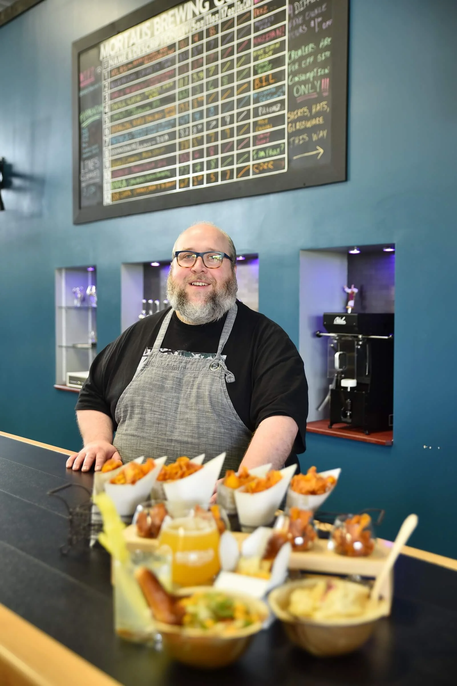 Mortalis_Man_Bar_Food.jpg