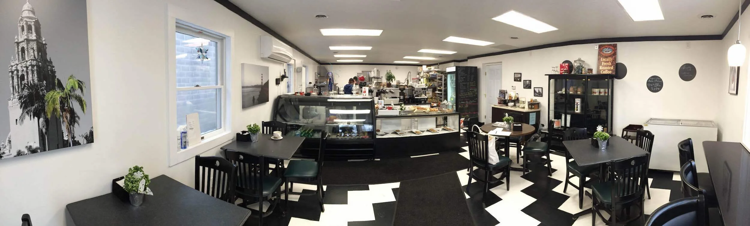Suzeas_Bakery_Panaromic.jpg
