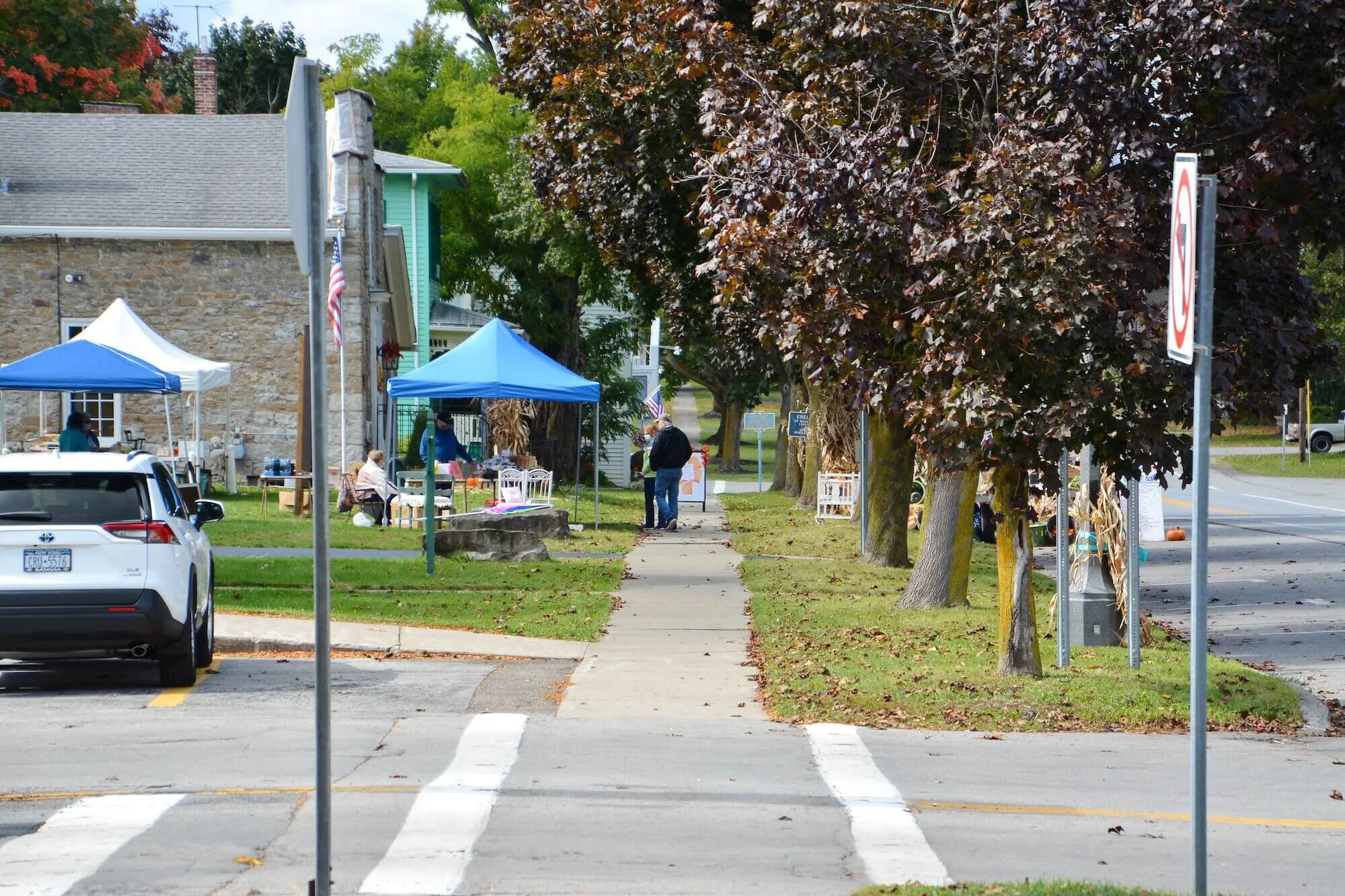 Caledonia_Sidewalk_Market.JPG