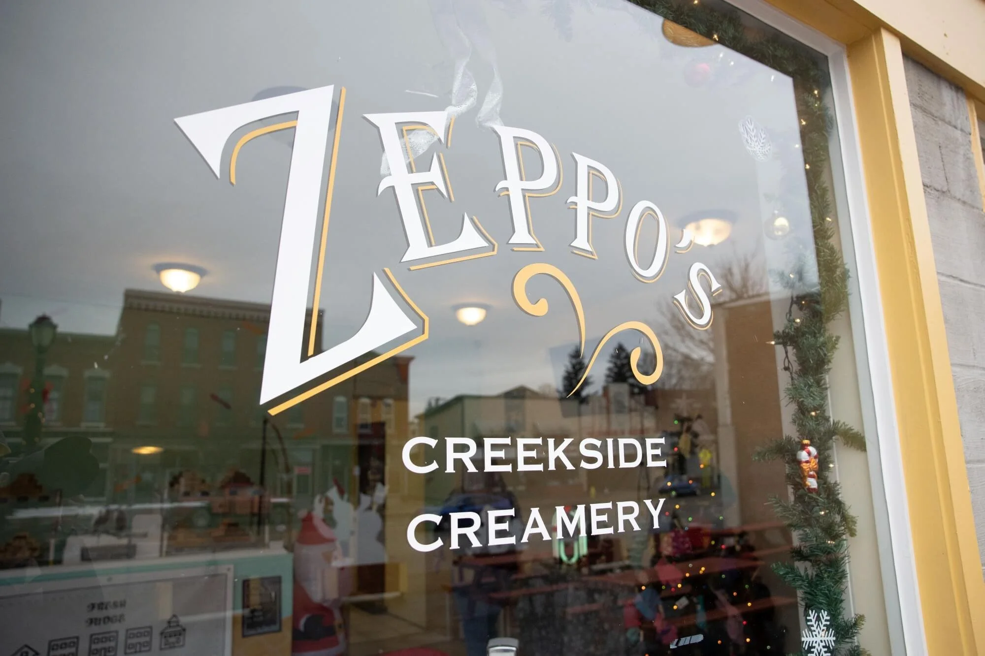 Zeppos_Sign.jpg