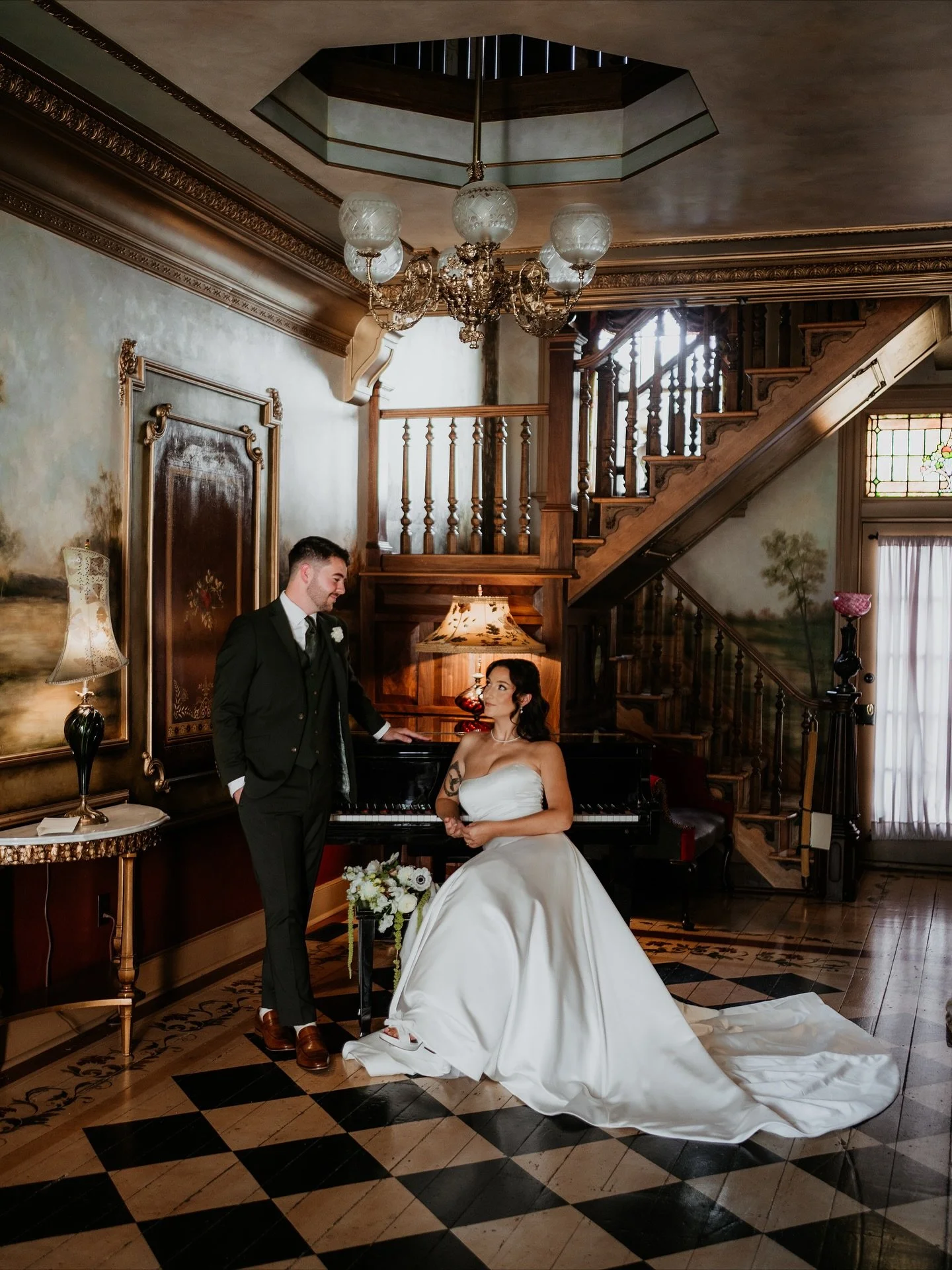 This wedding is what a photographers dreams are made of! The sun was shining, the details were perfect, and the flowers were stunning!! Not to mention, these two are completely in love!🫶🏻

I&rsquo;m so excited to share just these few sneak peeks fr