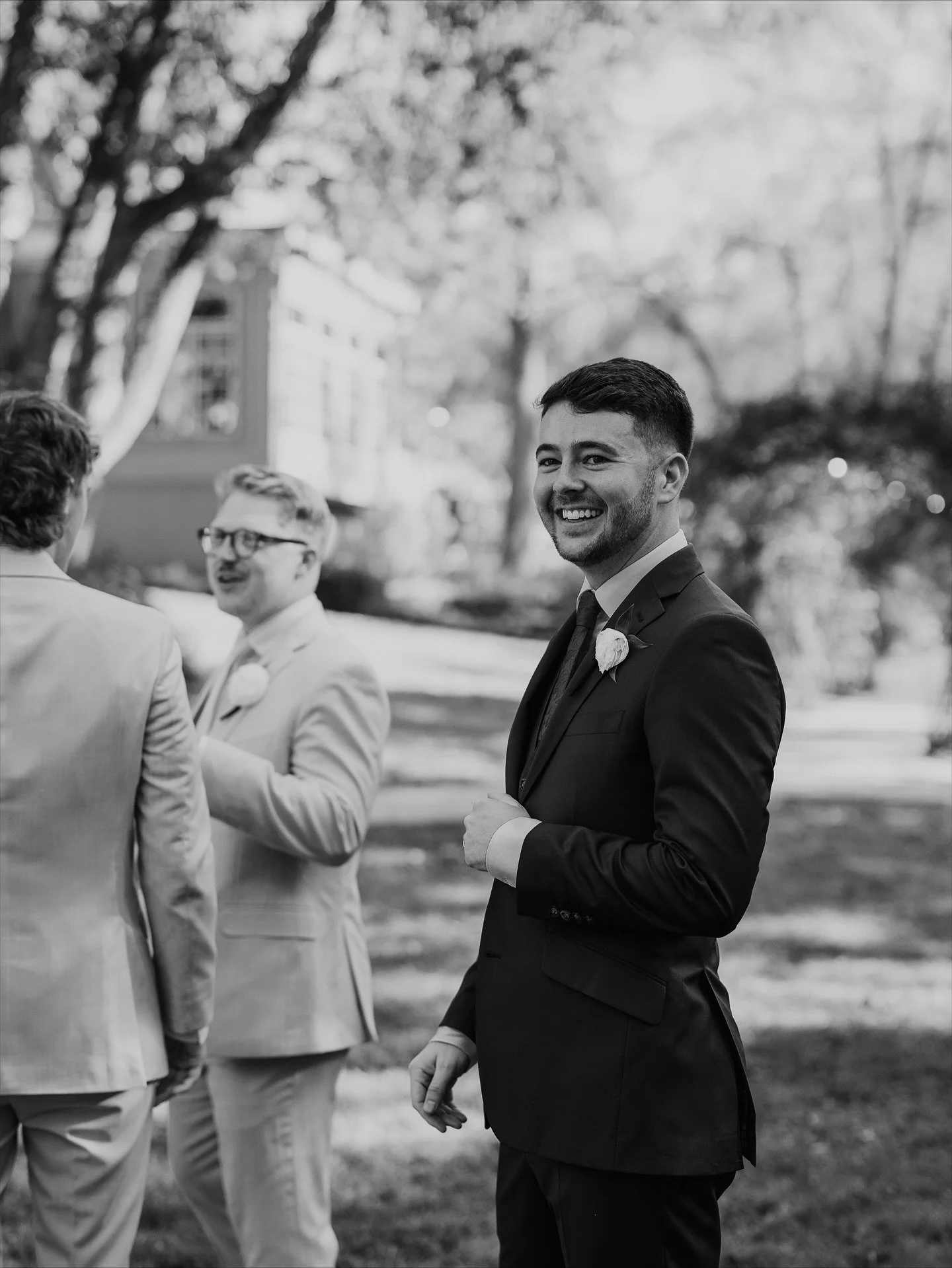 Just taking the time to appreciate a few of the beautifully candid moments from Brooke and Cameron&rsquo;s wedding day&hellip; aren&rsquo;t they just precious?🥹

Venue: @moonstonemanor
Photography: @teaceresiniphoto
Florals: @gothicties
MUA: @aesthe