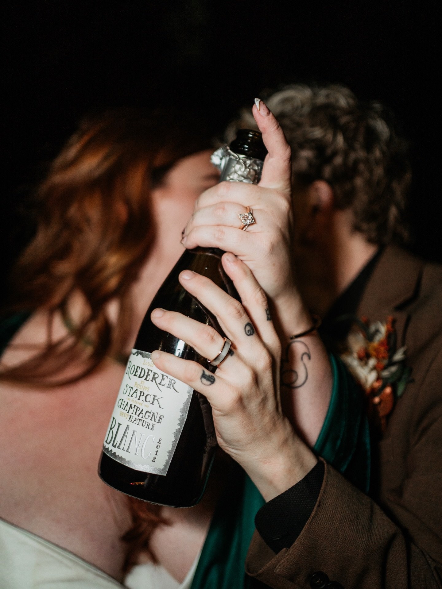 Not trying to brag or anything but my couples are the coolest people on earth ✌️

Venue: @valleygreeninn 
Coordinator: @theperfectdaycreations