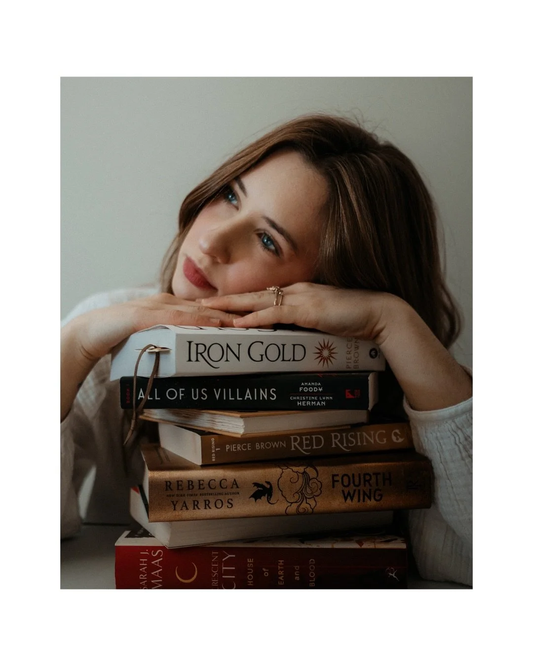 New profile pic has been chosen!✨ But I still wanted to share a few more photos from my little self-portrait session! I&rsquo;ve been doing so much back-end stuff for the business lately. Website updates, consultation calls, writing blogs, tax prep, 