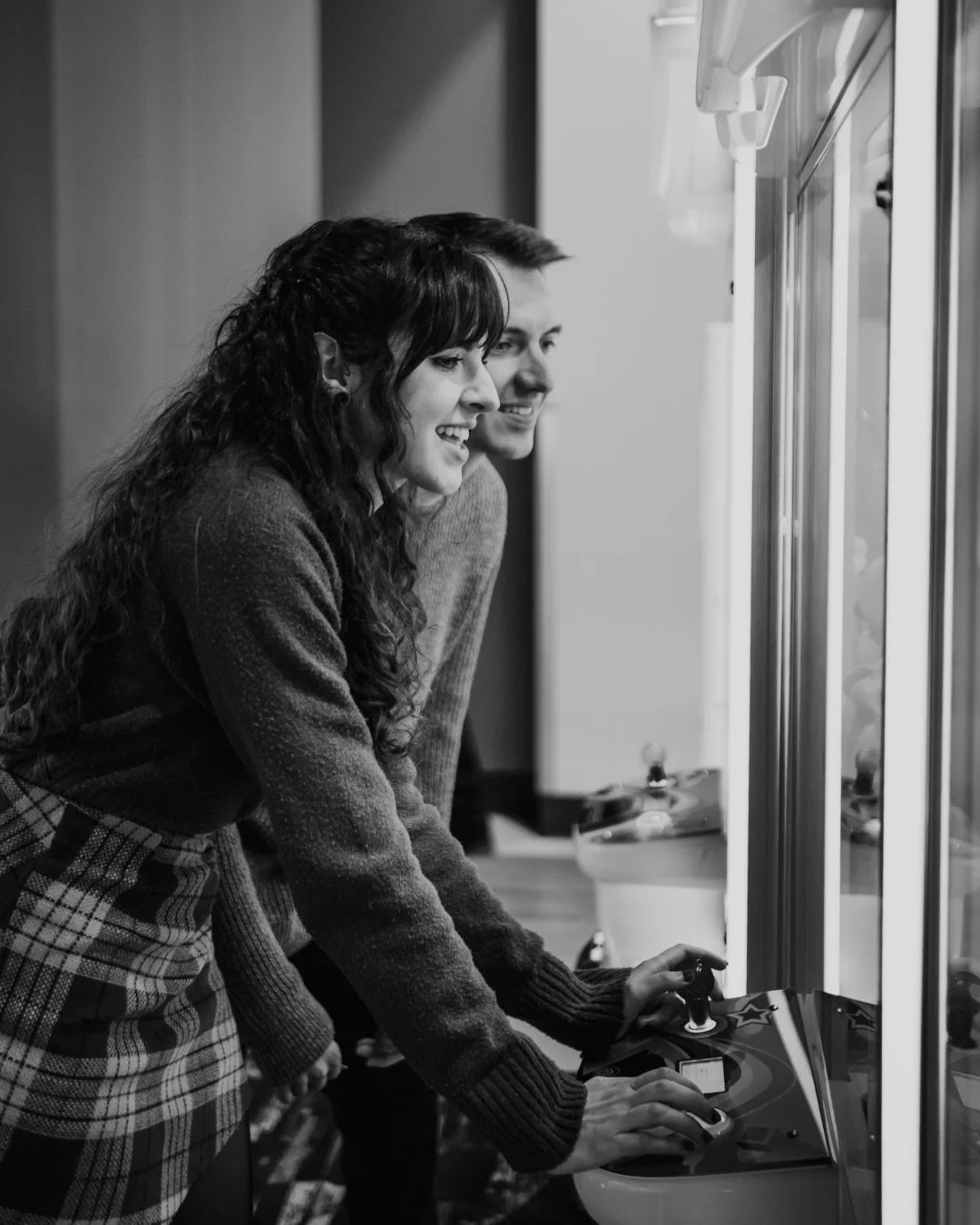 Valentine&rsquo;s Day date idea: photoshoot in an arcade🕹️👾❤️