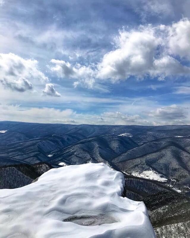 Good morning from GC! We hope you plan on playing in the snow today. ❄️
.
📸: David William Crites
📍: North Fork Mountain