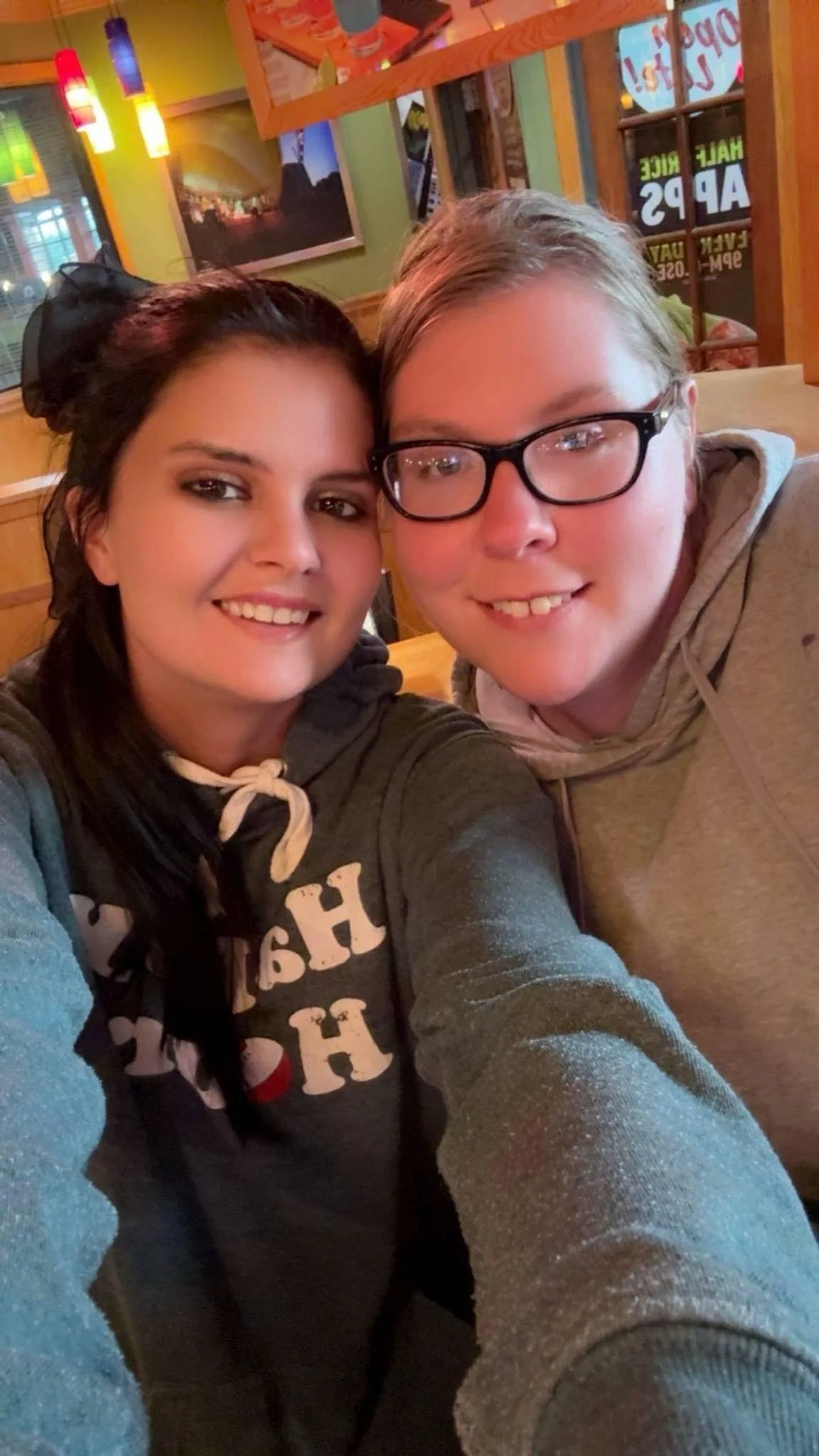 Fun night having dinner and drinks, catching up with good friends! 💗