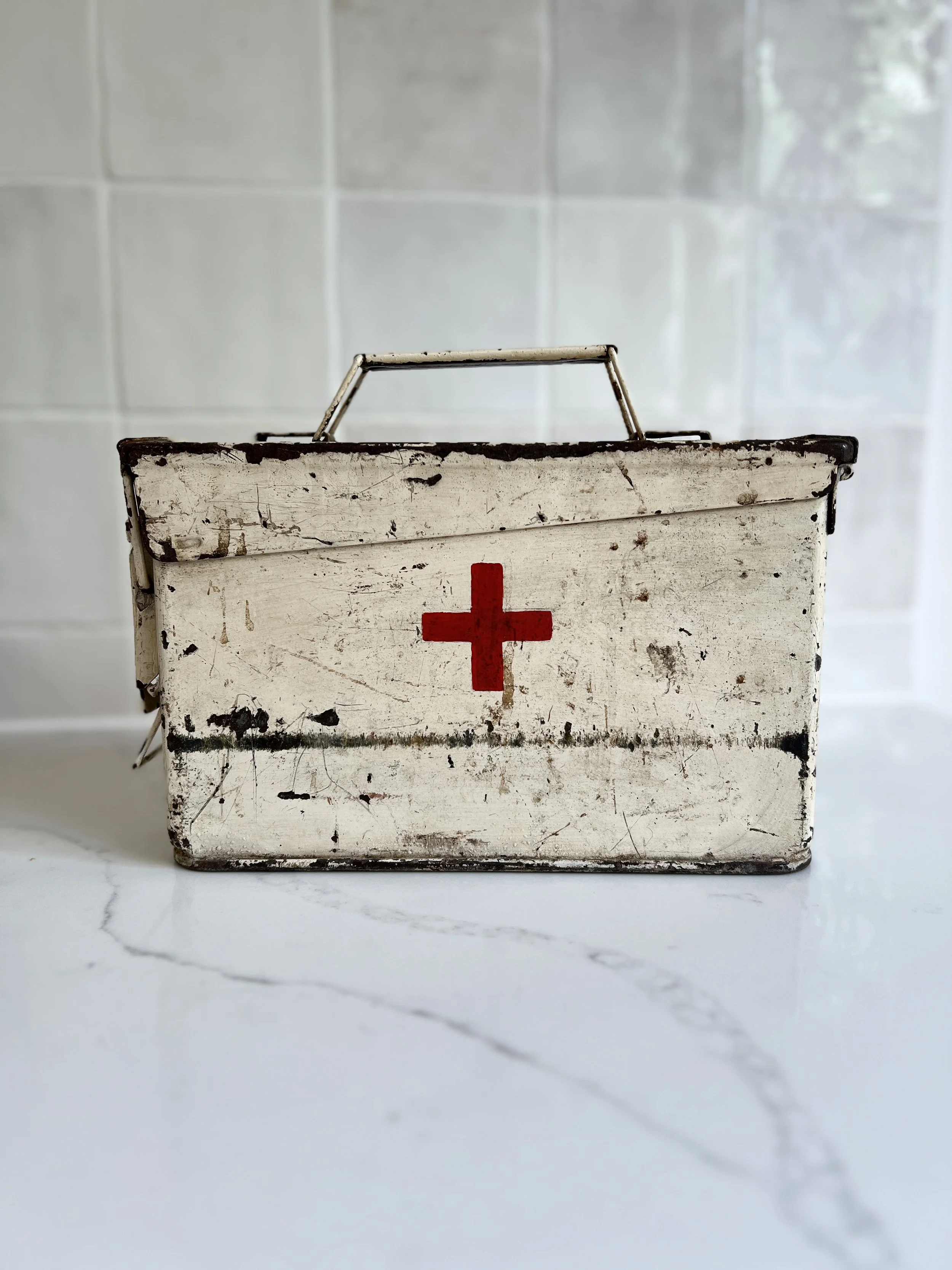 ev-home-vintage-british-military-first-aid-box-with-contents-4.jpg