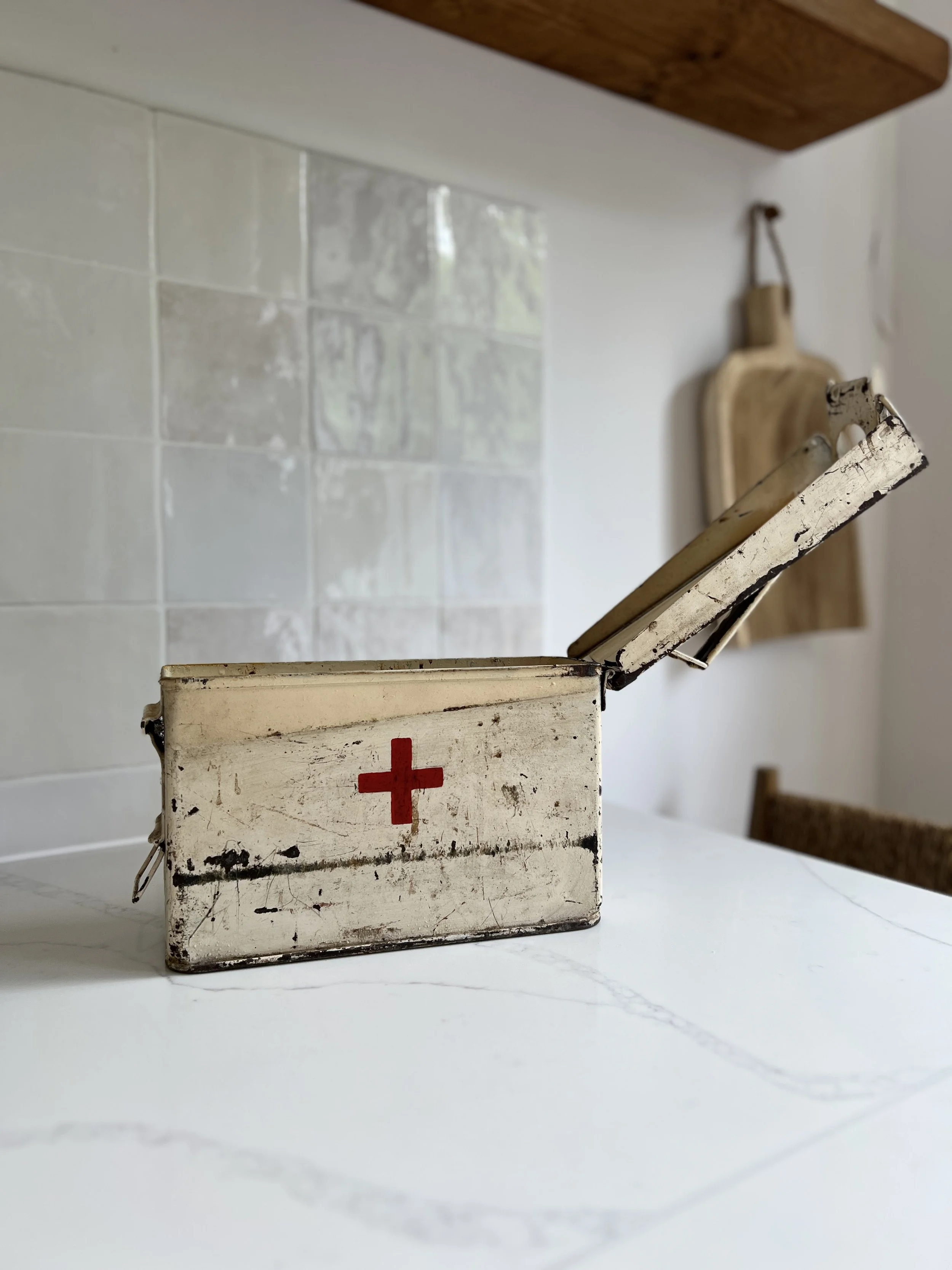 ev-home-vintage-british-military-first-aid-box-with-contents-5.jpg