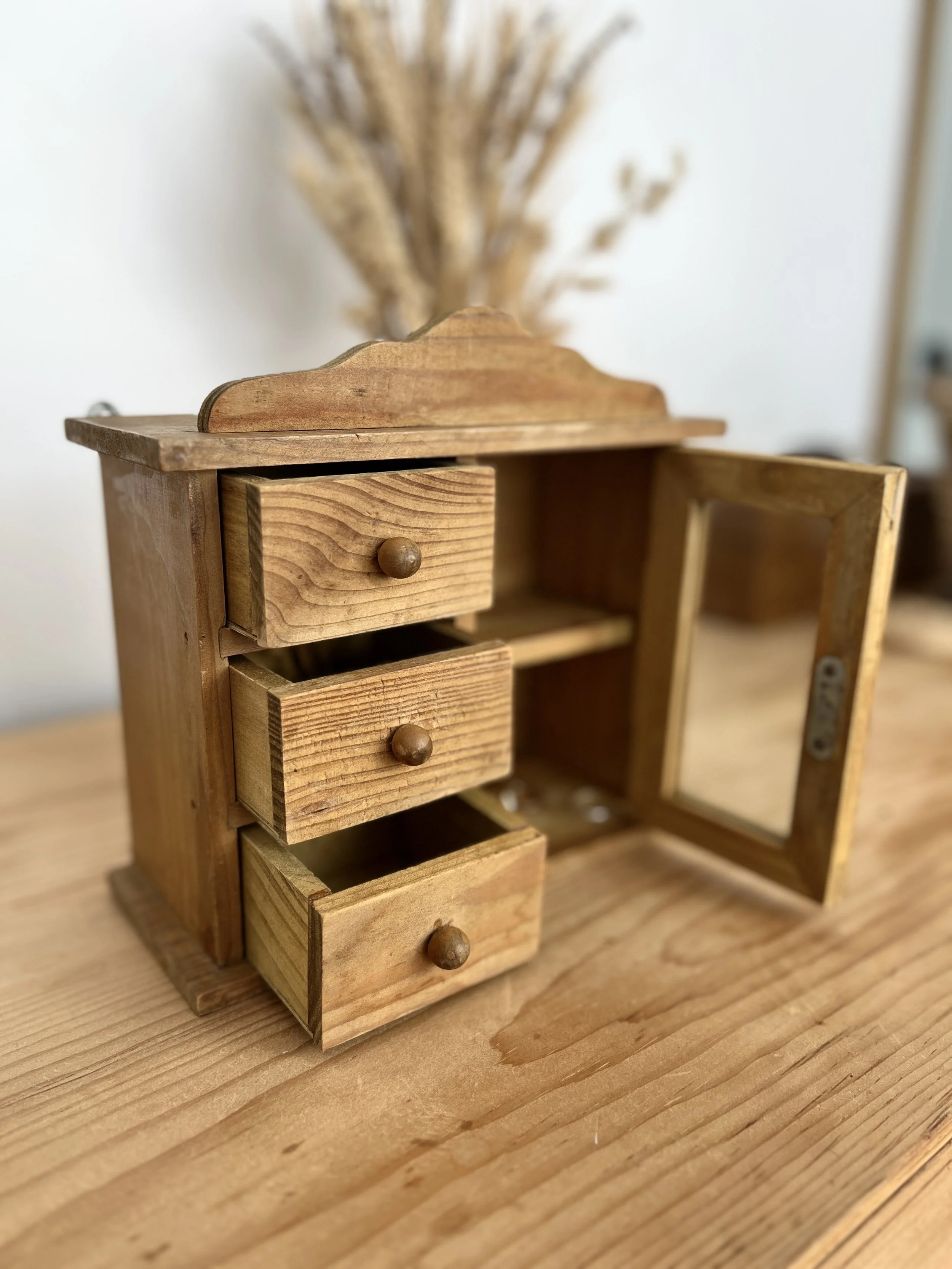 ev-home-vintage-wooden-trinket-cabinet-4.jpg