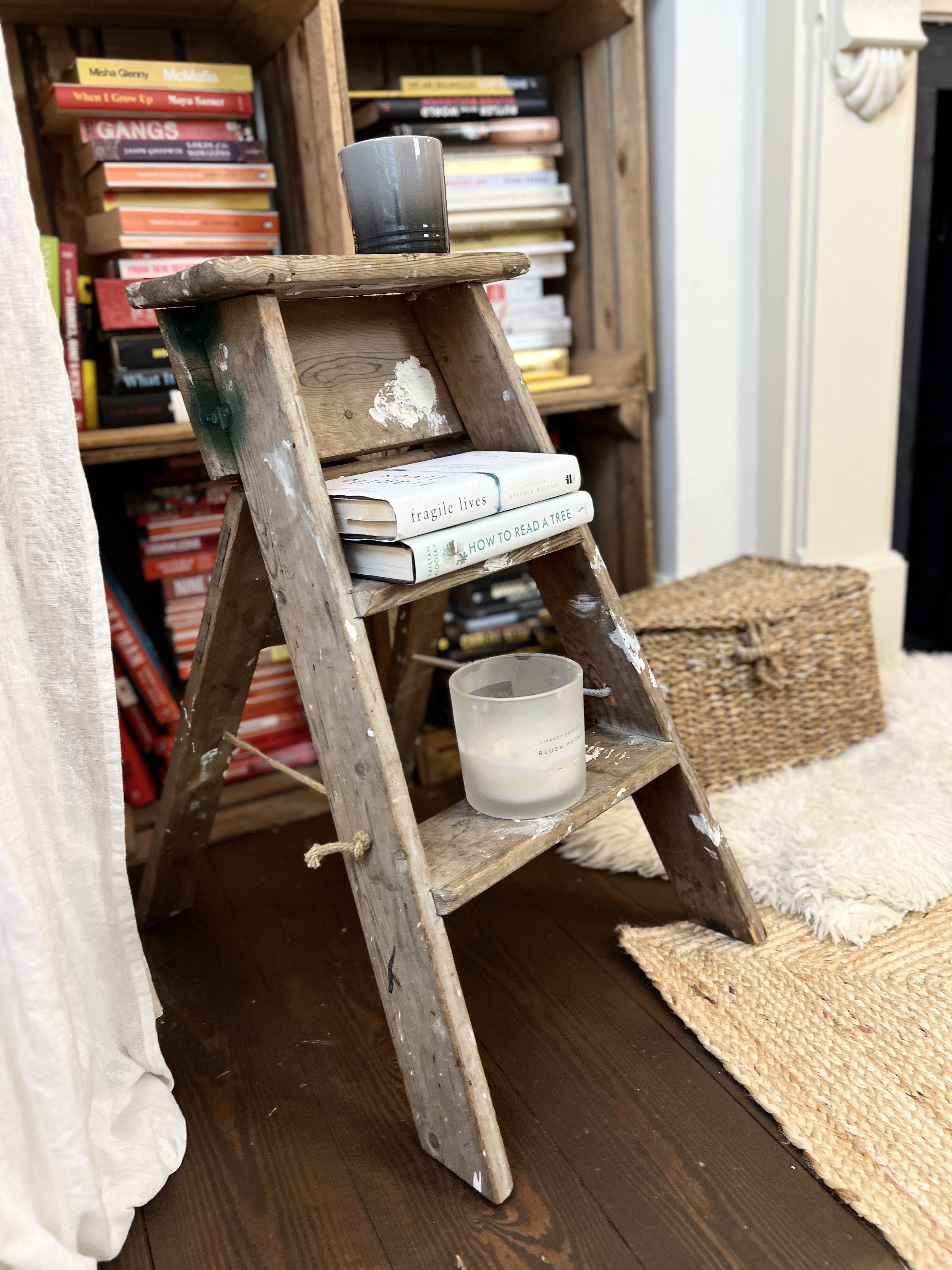 ev-home-rustic-wooden-step-ladder-3.jpg